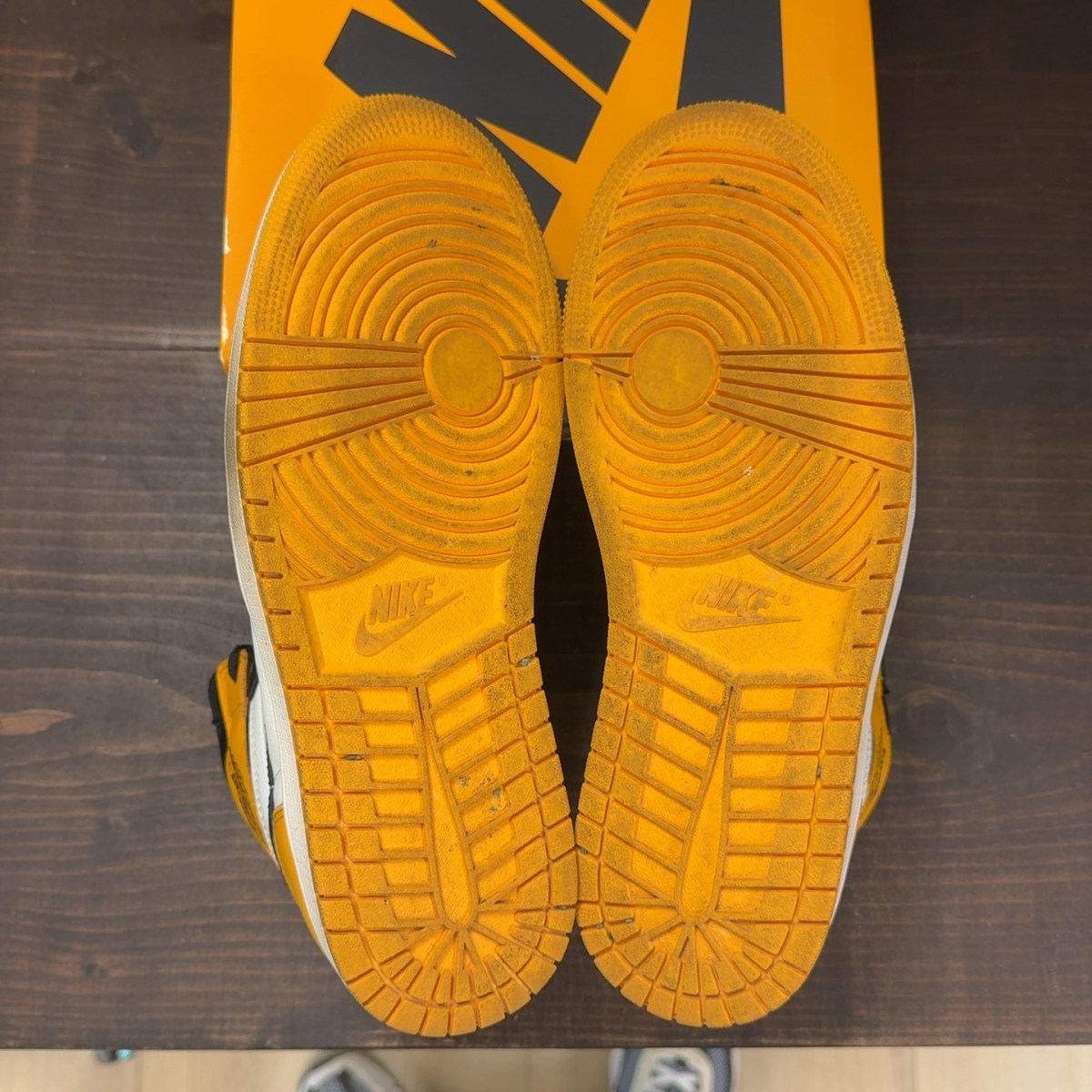 Jordan 1 Retro High OG Taxi Size 8 (Pre-Owned) - aux