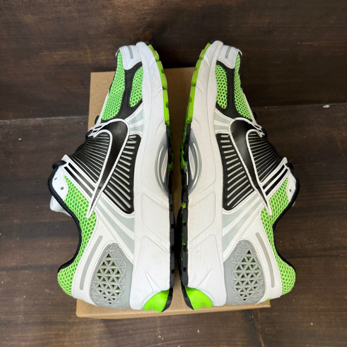 Nike Zoom Vomero 5 Electric Green Black Size 12.5 (Pre-Owned) - Image 5