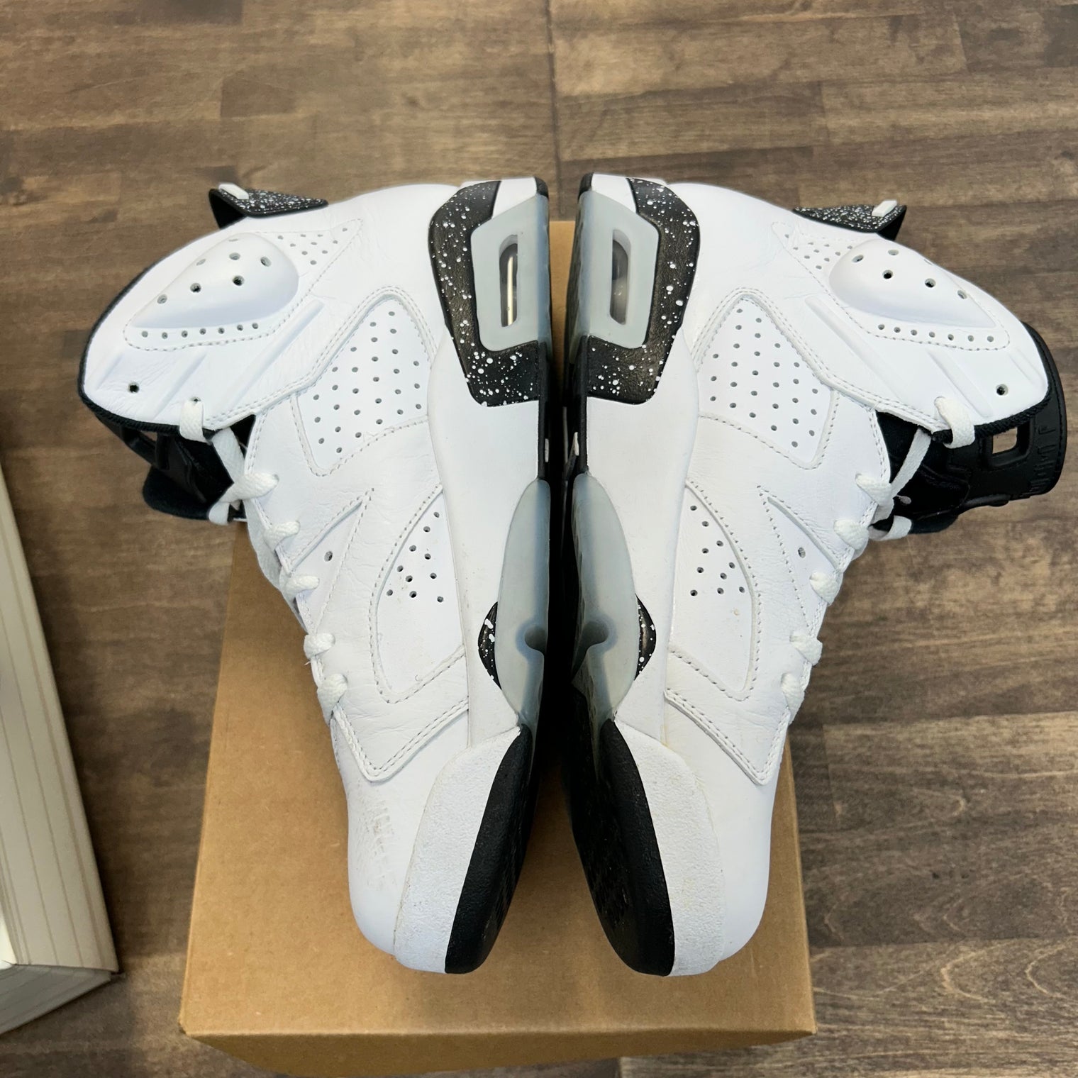 Reverse Oreo Jordan 6 Retro (USED, No Box)