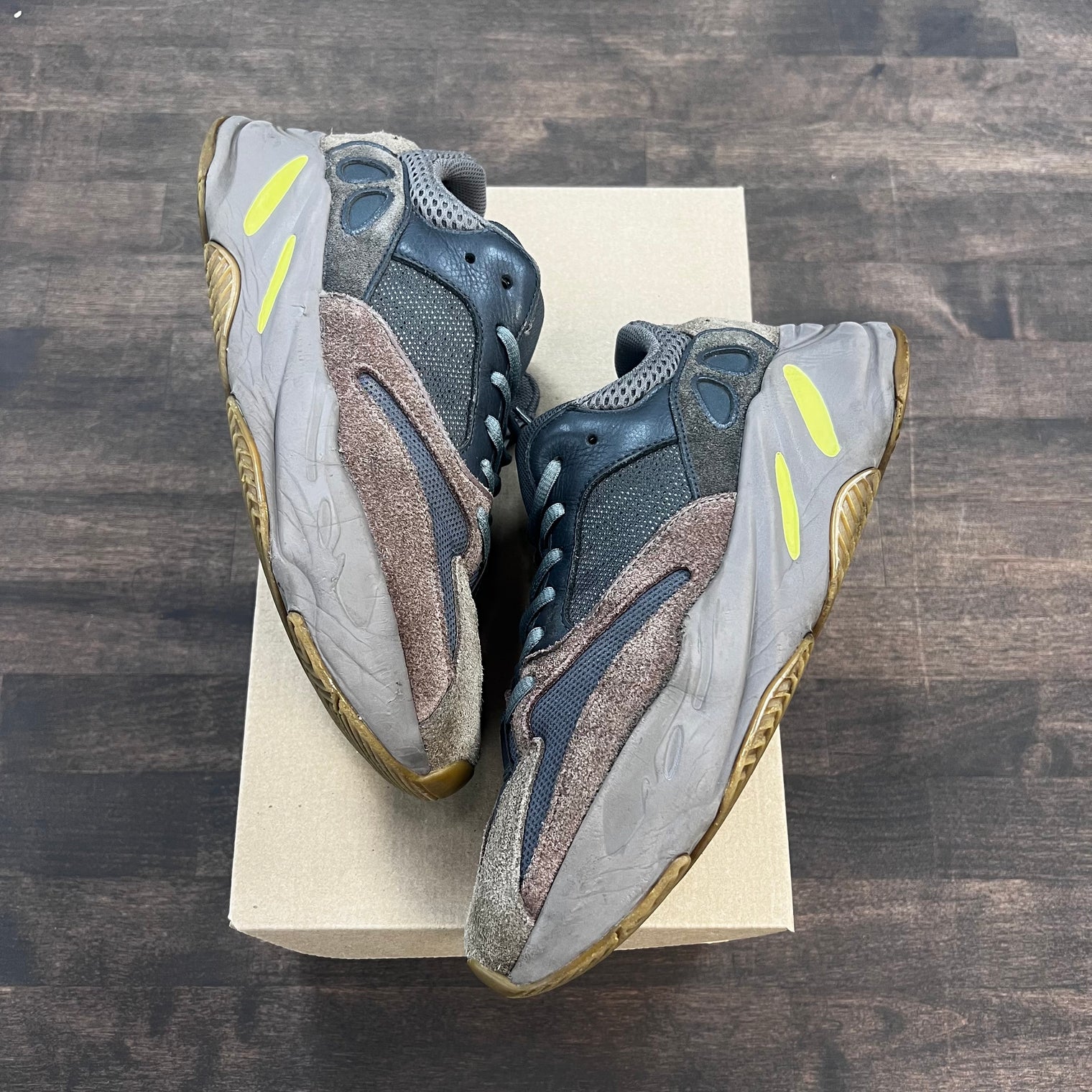 Mauve Yeezy 700 (USED, no box)