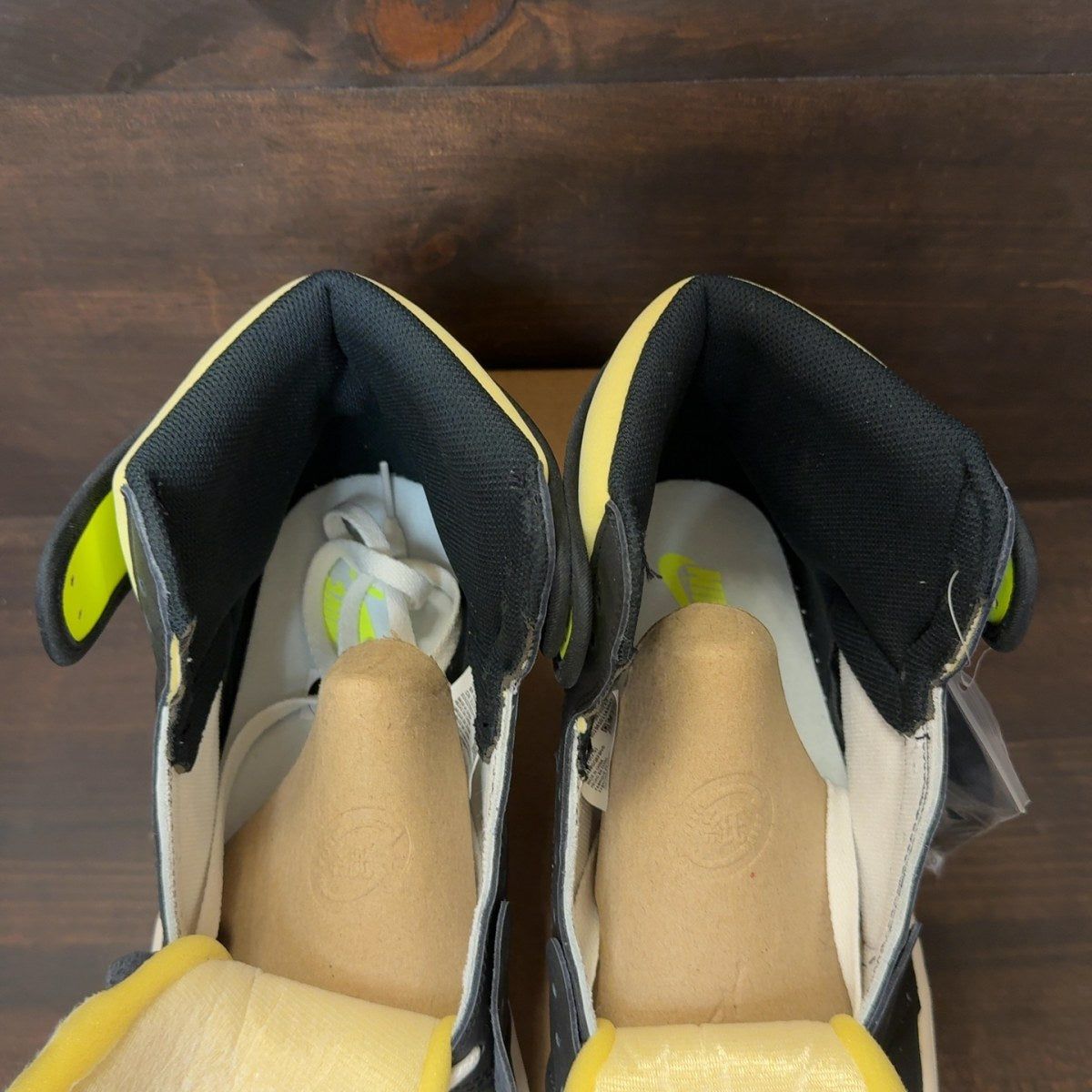 Jordan 1 Retro High White Black Volt University Gold Size 13 - Image 4