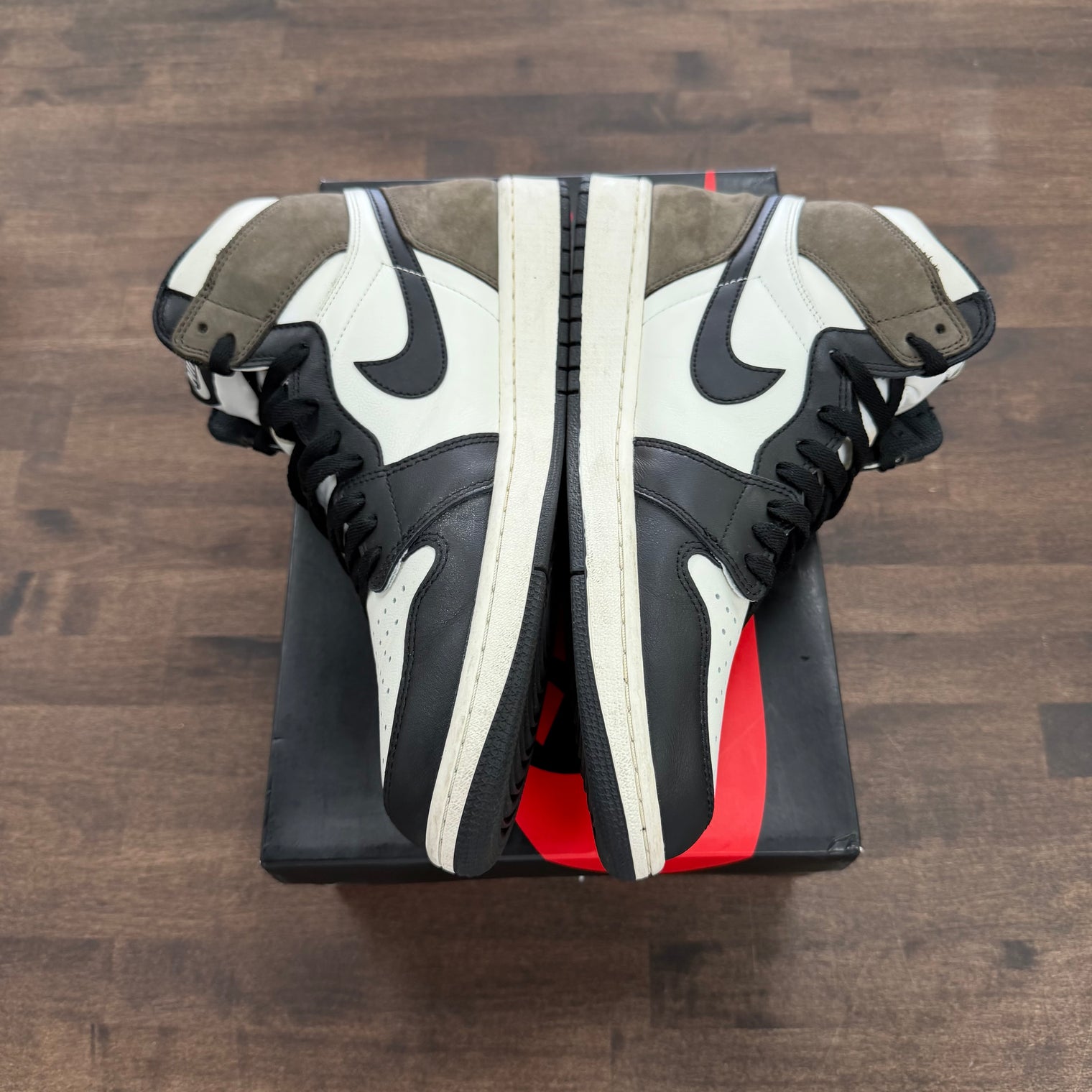 Dark Mocha Jordan 1 High Retro (USED)