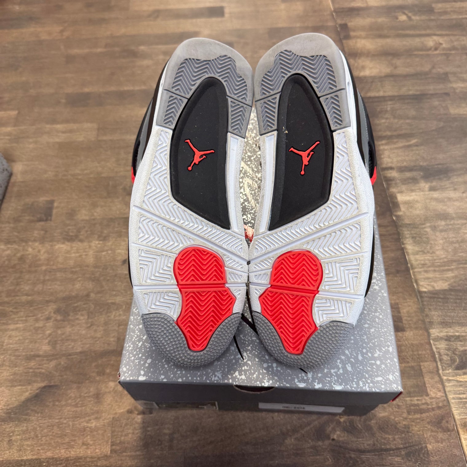Infrared Jordan 4 Retro (USED)