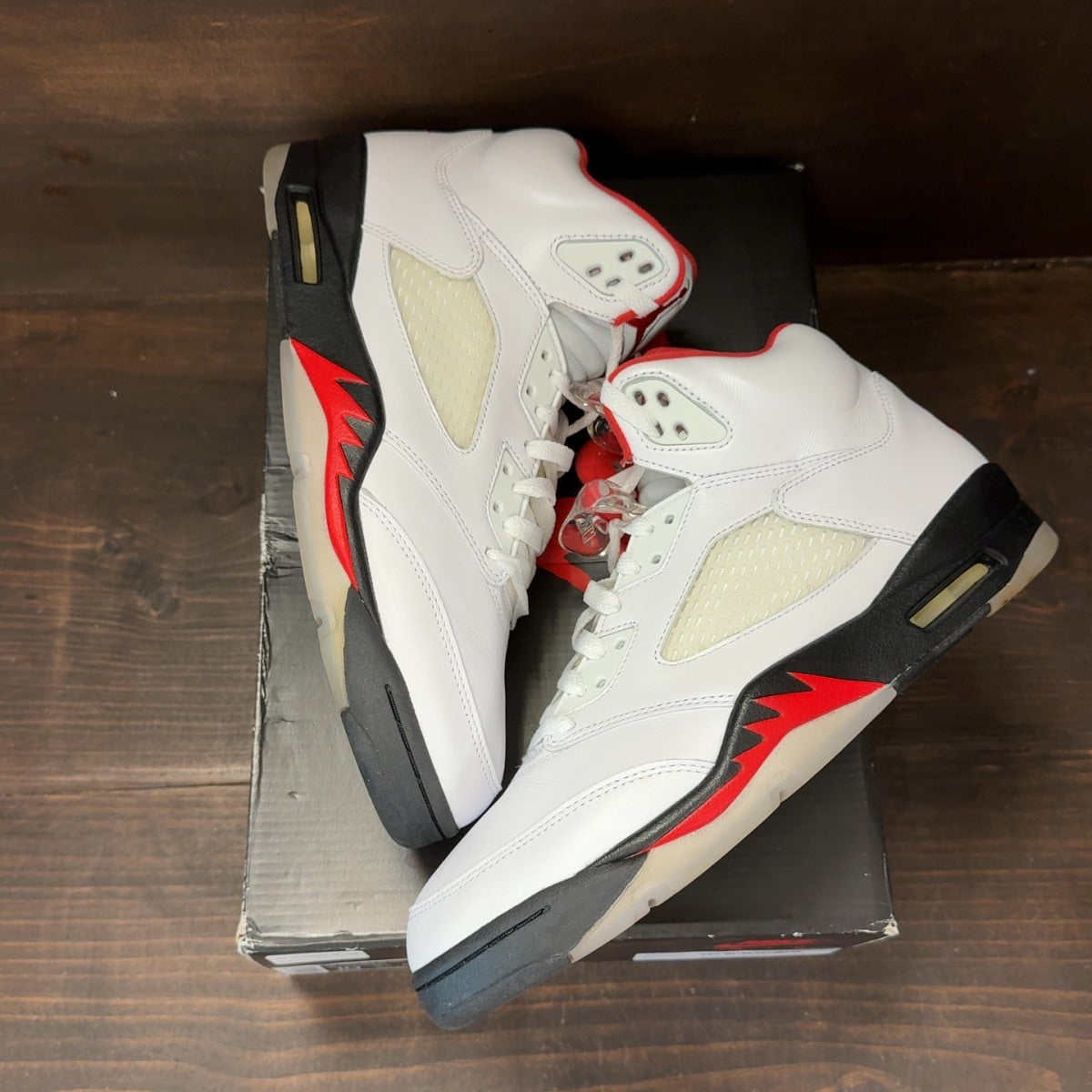 Jordan 5 Retro Fire Red Silver Tongue (2020) - Image 2