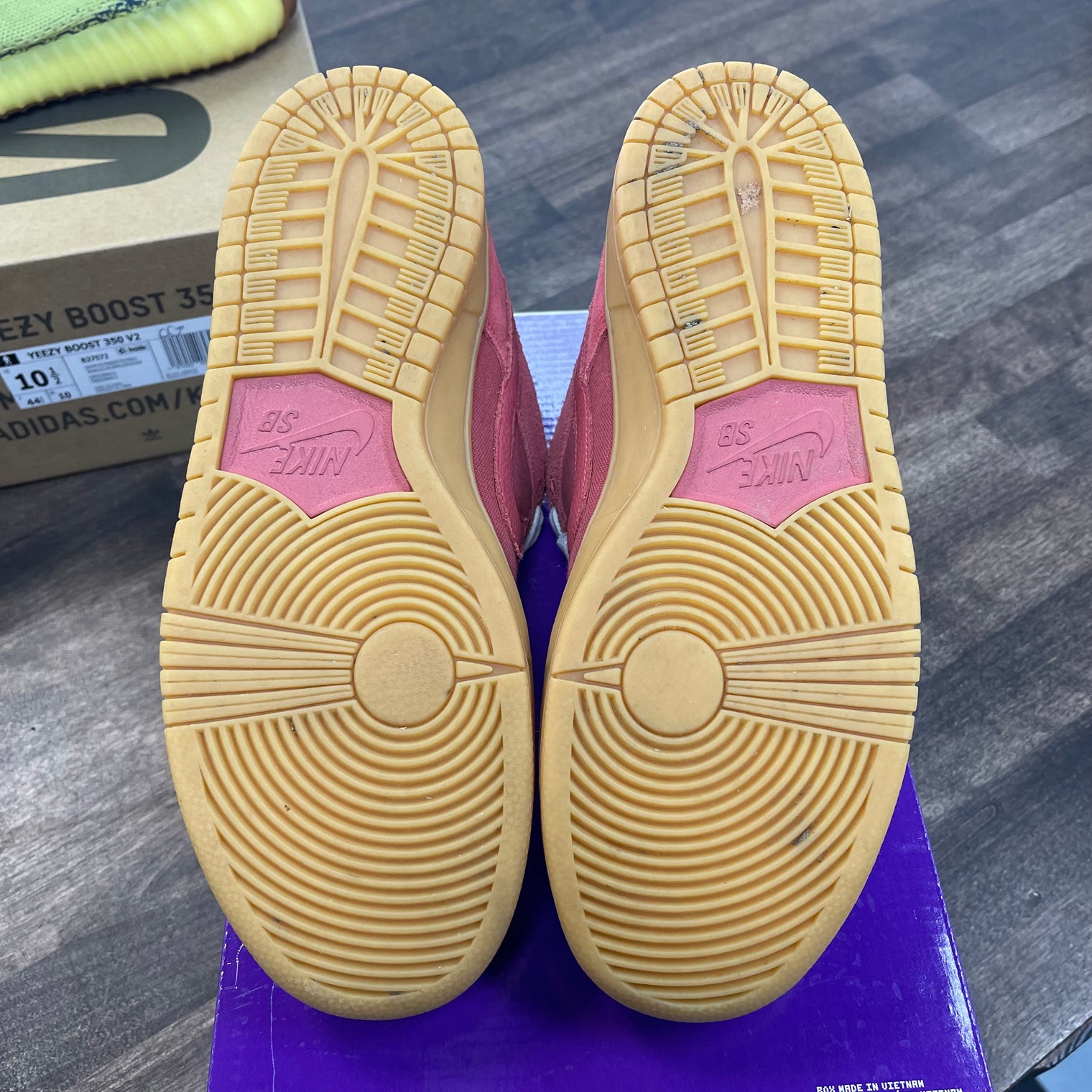 Adobe SB Dunk Low (USED,No Lid)