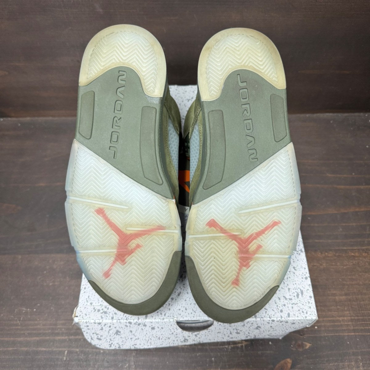 Jordan 5 Retro Olive (2024) Size 9 (Pre-Owned) - box