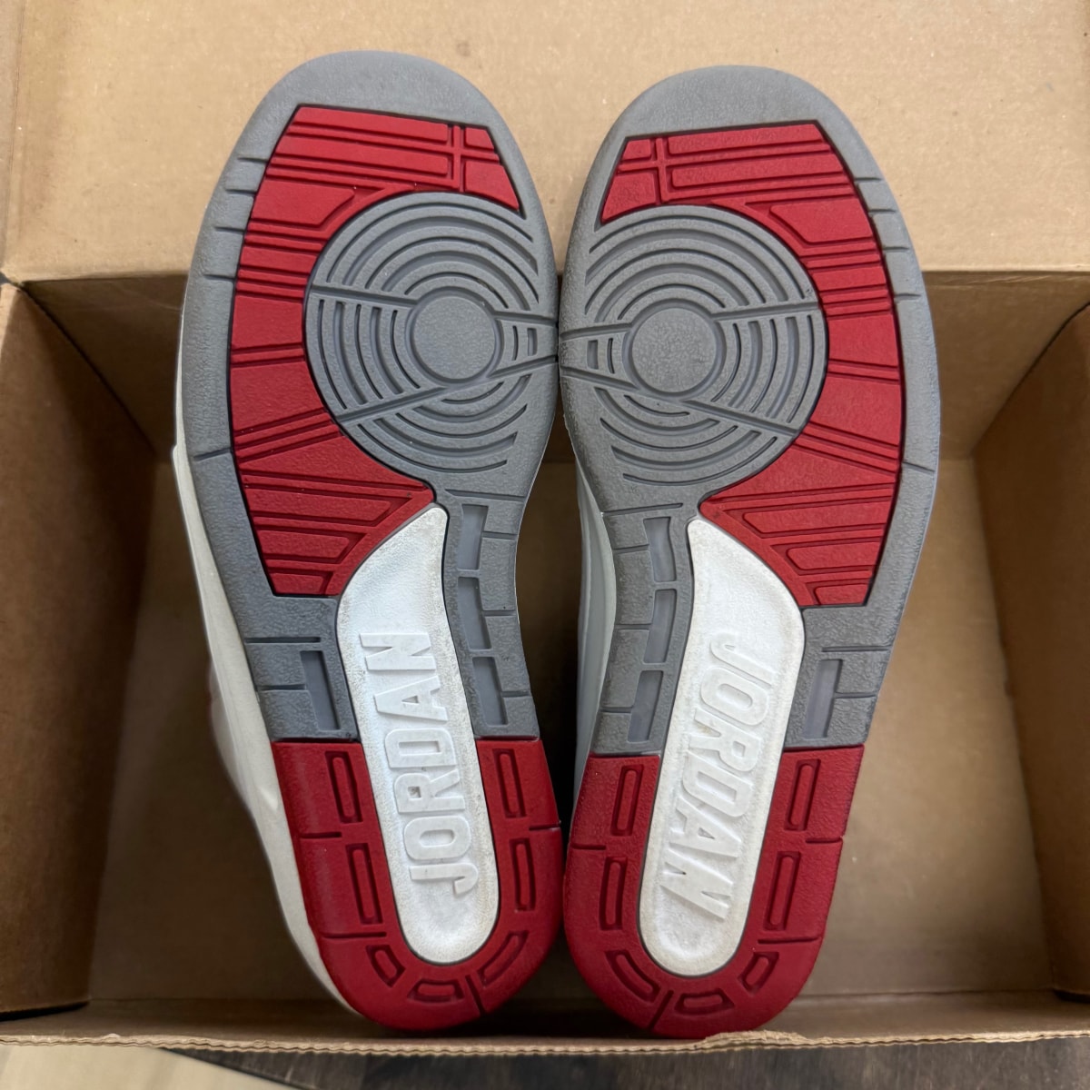 Jordan 2 Retro White Red (2014) (GS) Size 4.5Y (Pre-Owned) - Image 3