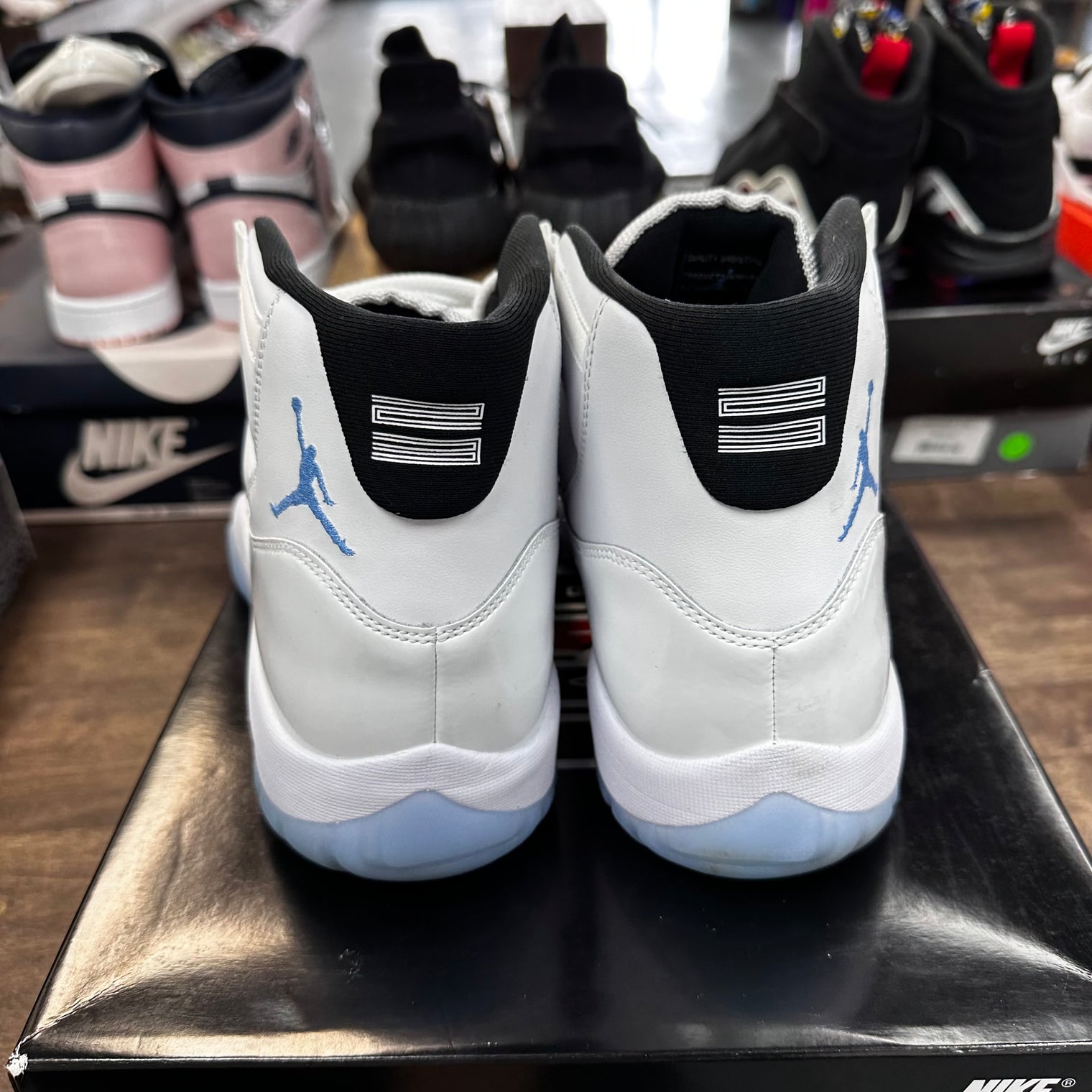 Legend Blue Jordan 11 (USED)