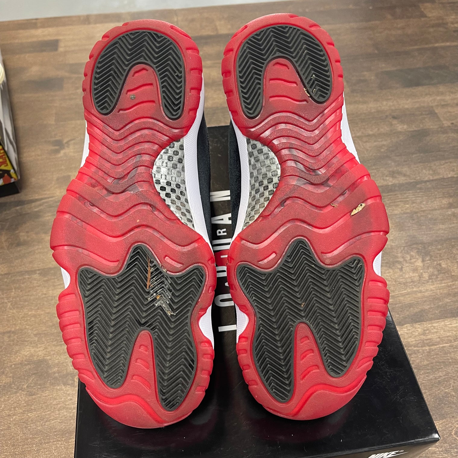 Bred Velvet Jordan 11 (W) (USED)