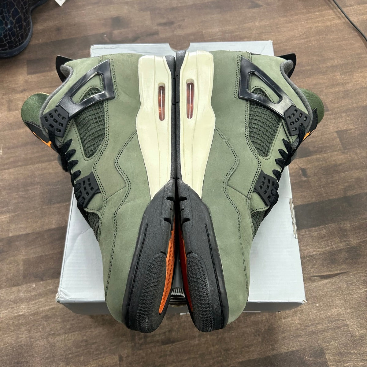 Jordan 4 Retro OG SP Undefeated (2025) - Image 3