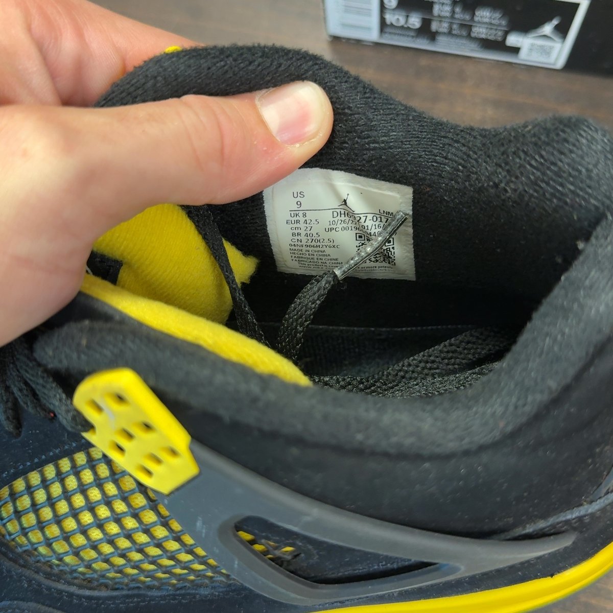 Jordan 4 Retro Thunder (2023) Size 9 (Pre-Owned) - aux