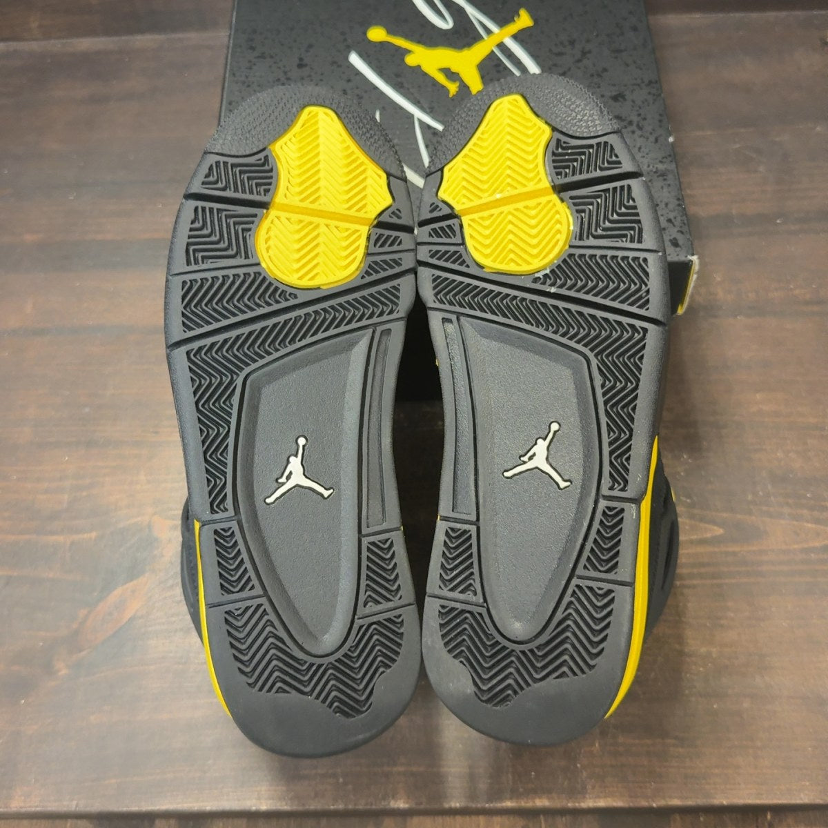 Jordan 4 Retro Thunder (2023) - Image 7