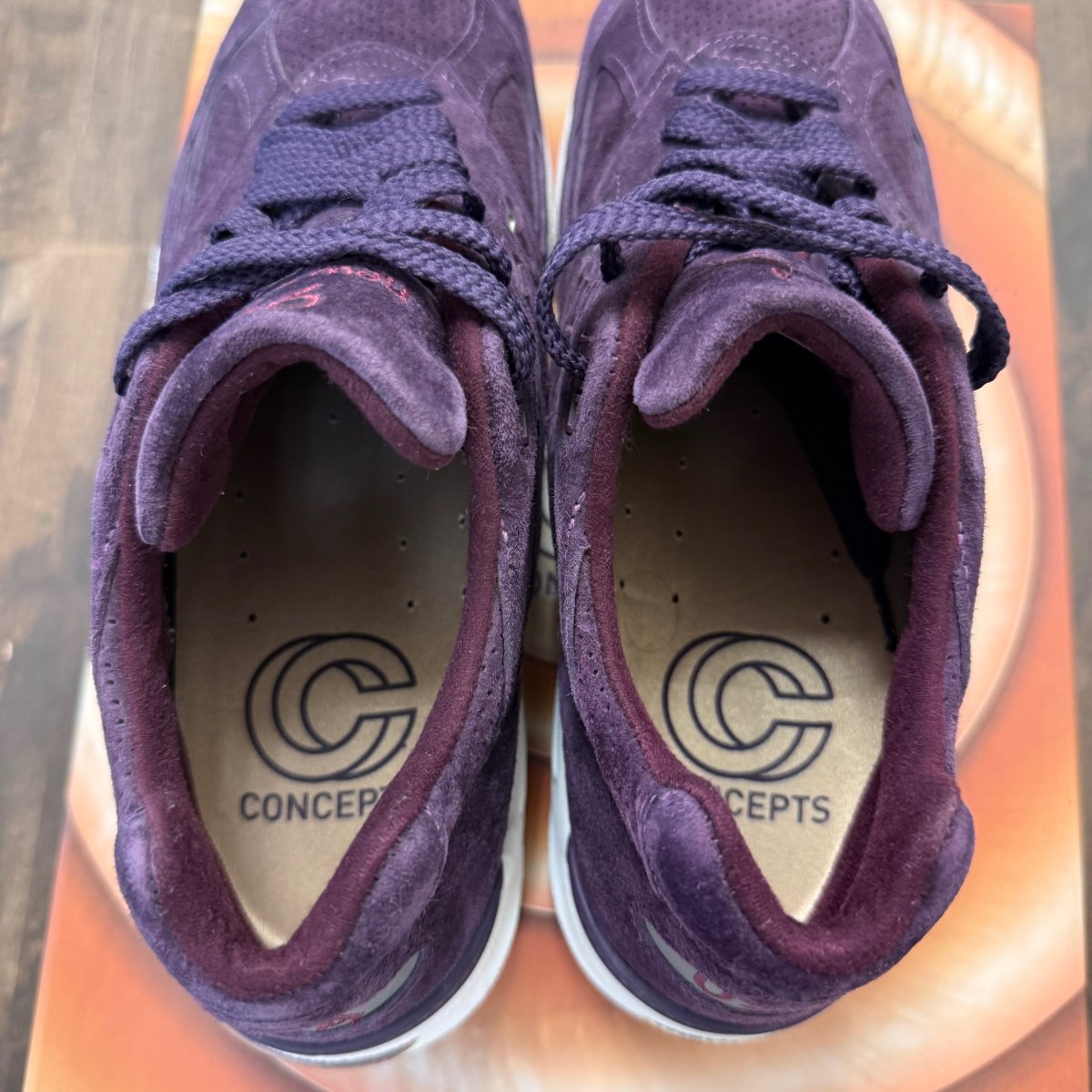 New Balance 990v2 Concepts Tyrian Size 9.5 (Pre-Owned) - Image 4