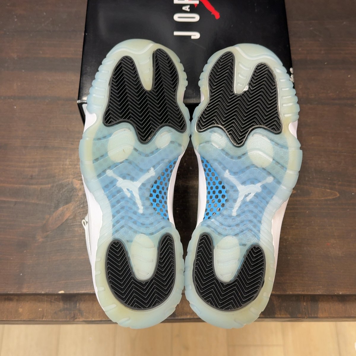 Jordan 11 Retro Legend Blue (2024) Size 10 (Pre-Owned) - aux