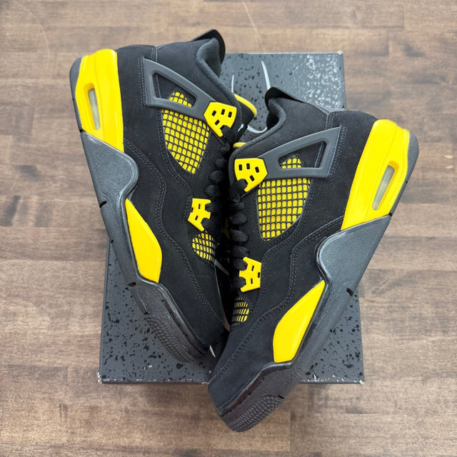 Jordan 4 Retro Thunder (2023) (GS) - Image 1