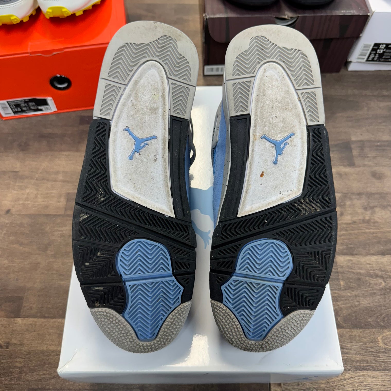 University Blue Jordan 4 Retro (USED)
