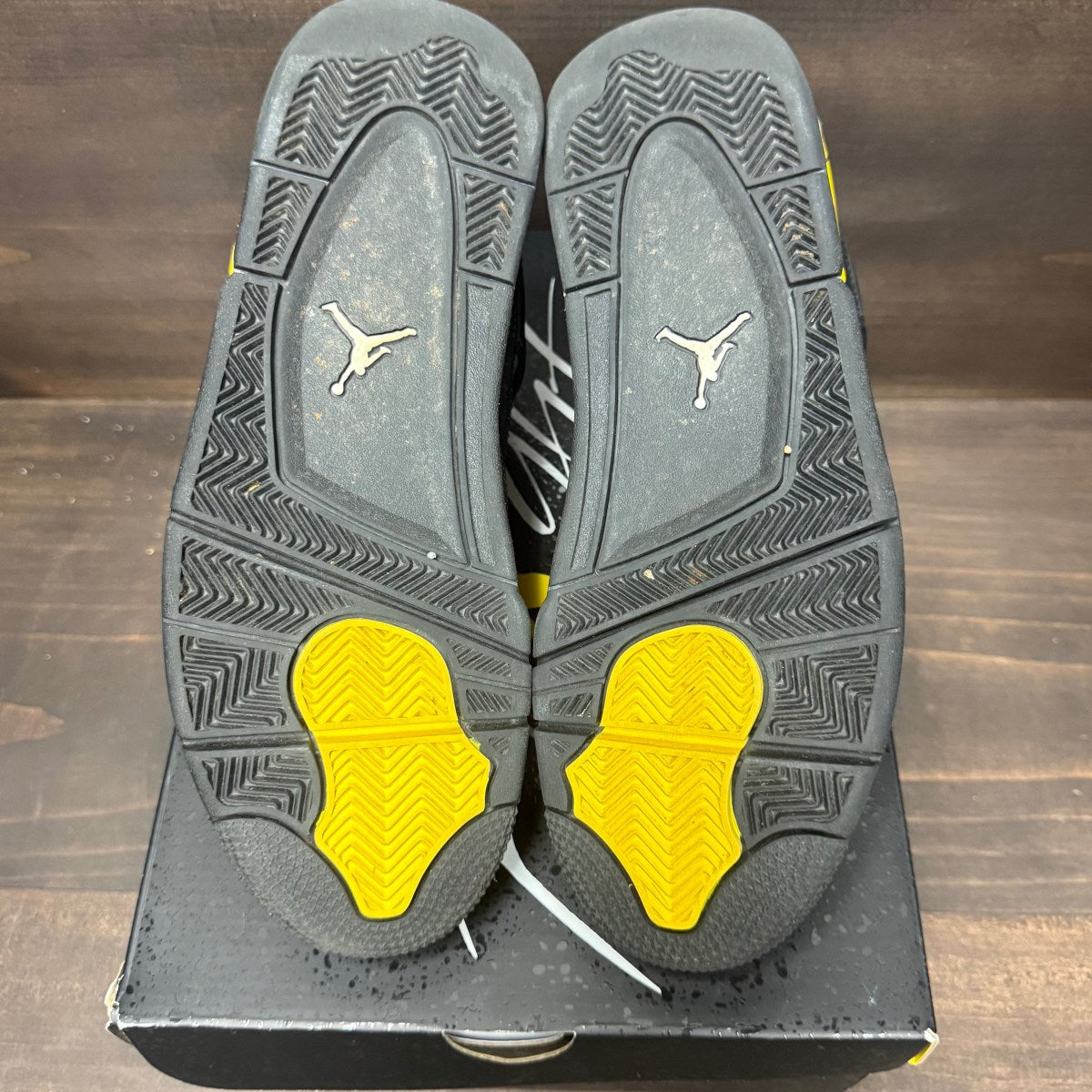 Jordan 4 Retro Thunder (2023) - Image 7