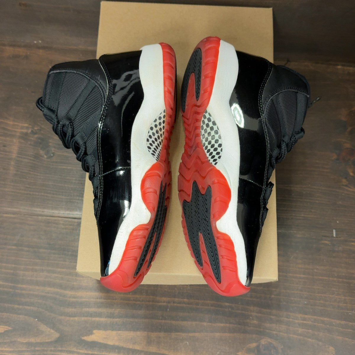 Jordan 11 Retro Playoffs Bred (2019) Size 7.5 (Pre-Owned) - Image 4