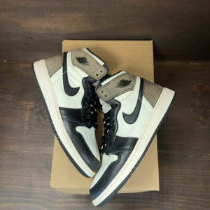 Jordan 1 Retro High Dark Mocha (GS) Size 7Y (Pre-Owned) - Image 2