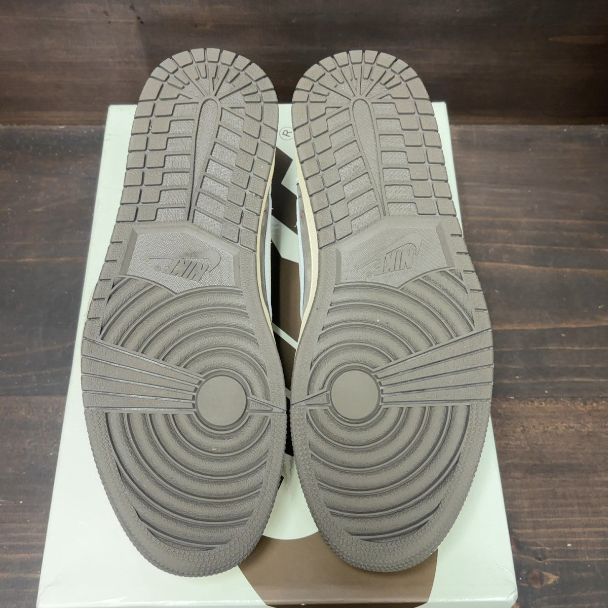 Jordan 1 Retro Low OG SP Travis Scott Reverse Mocha - Image 6