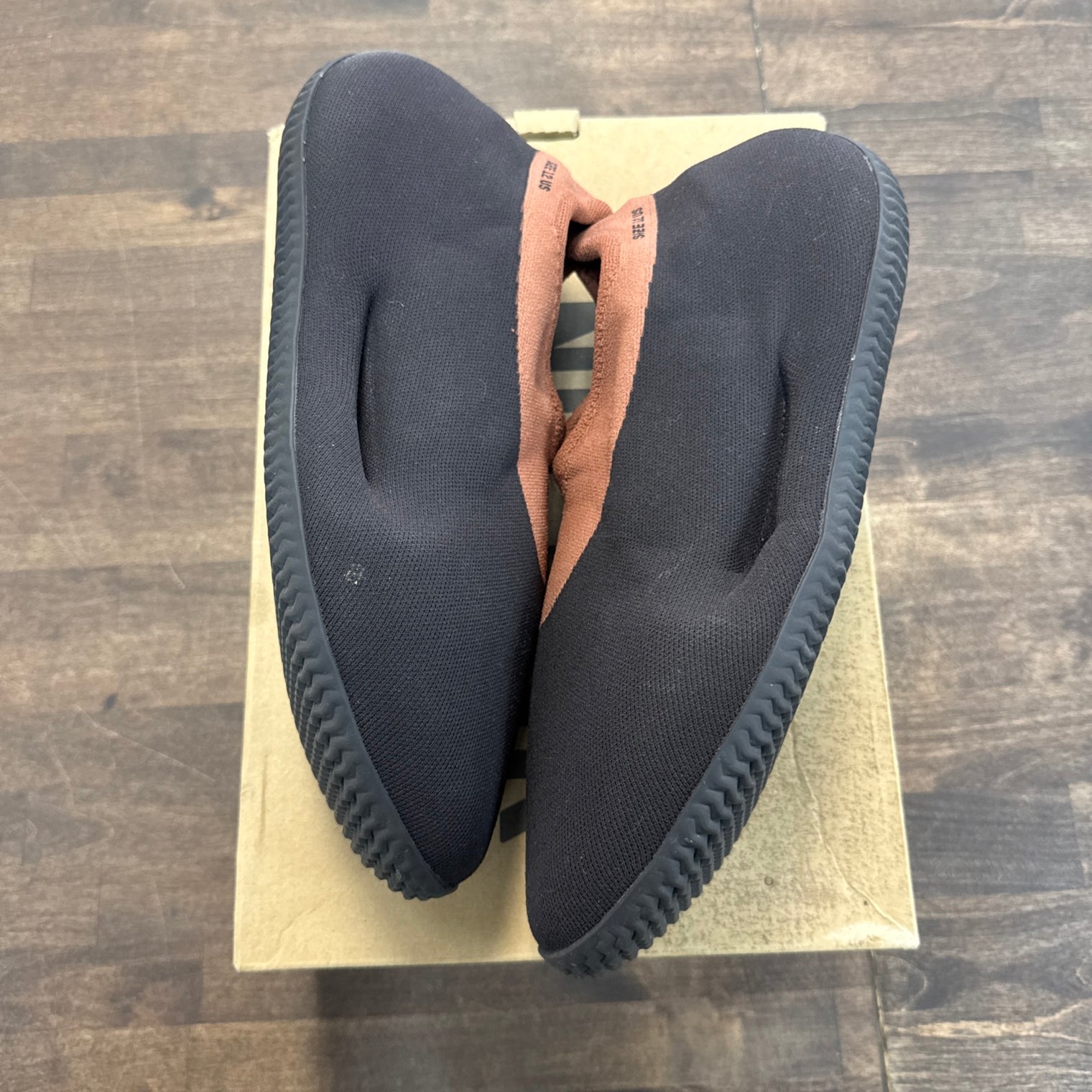 Stone Carbon Yeezy Knit Runner (USED)