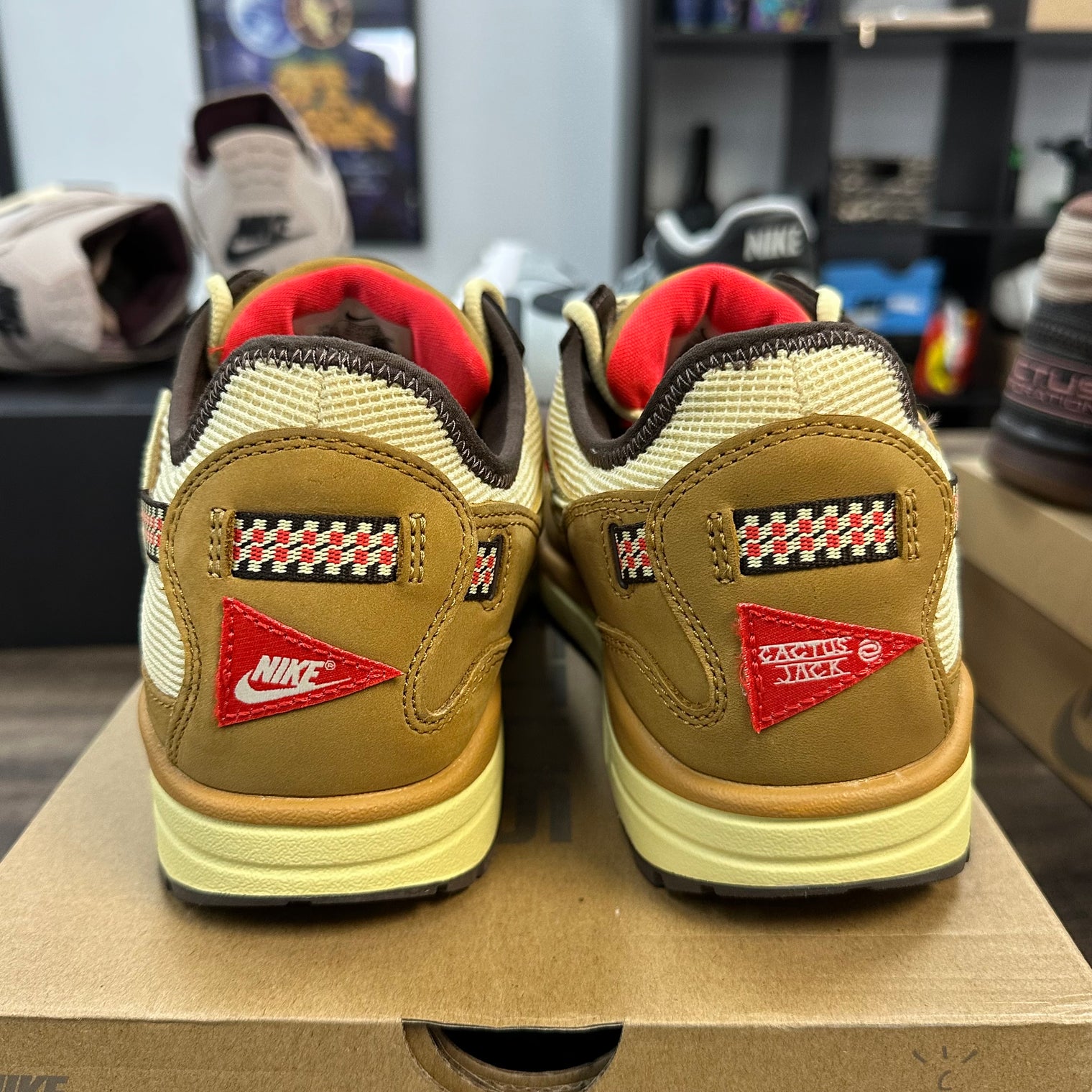 Travis Scott Cactus Jack Wheat Lemon Drop Nike Air Max 1 (USED)