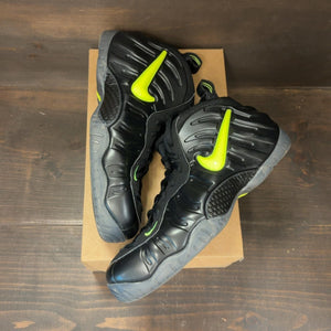 Nike Air Foamposite Pro Black Voltage Yellow Size 12.5 (Pre-Owned) - Image 2