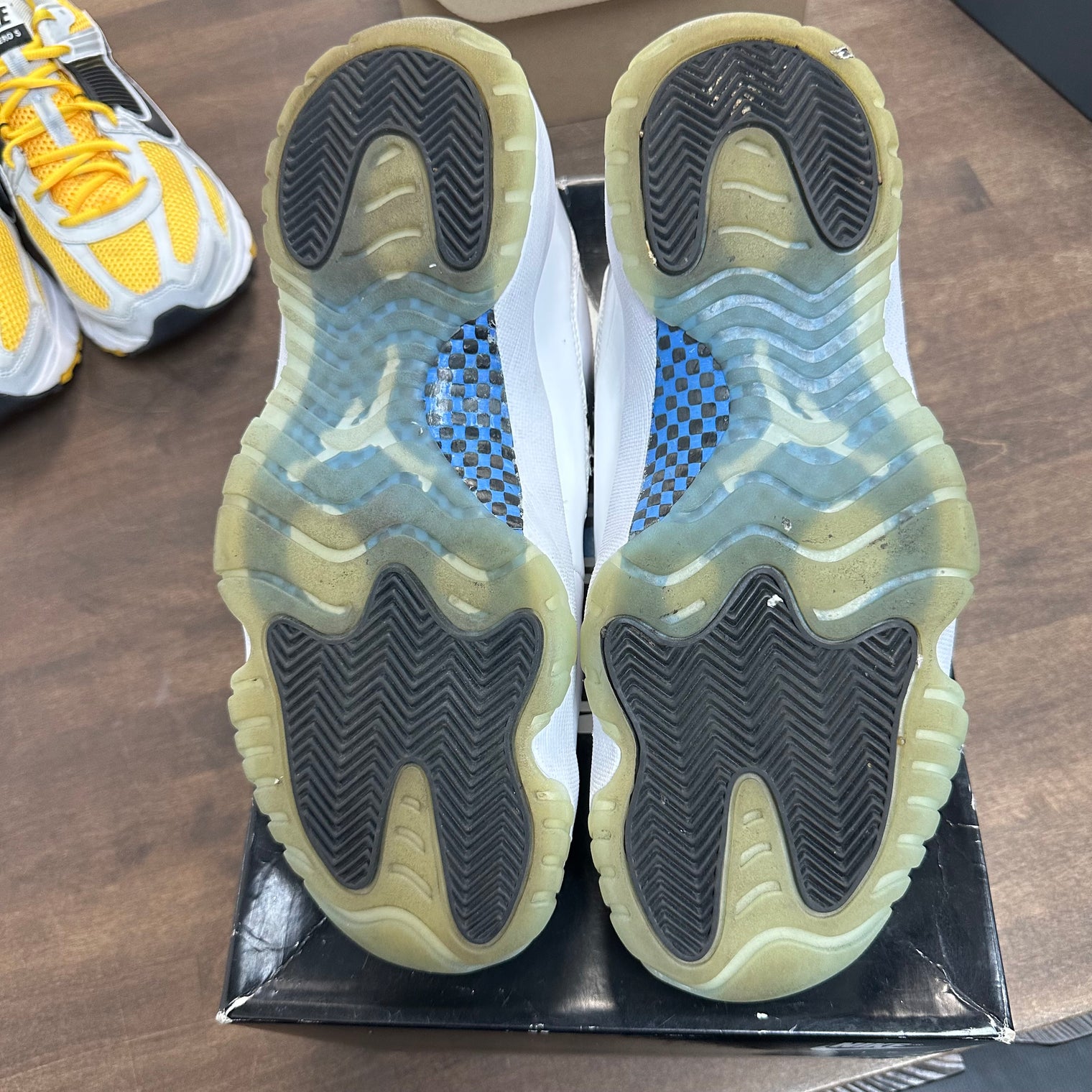 Legend Blue Jordan 11 Low (USED)