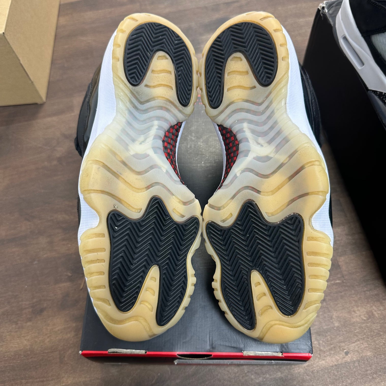 72-10 Jordan 11 Low (USED, No Box)