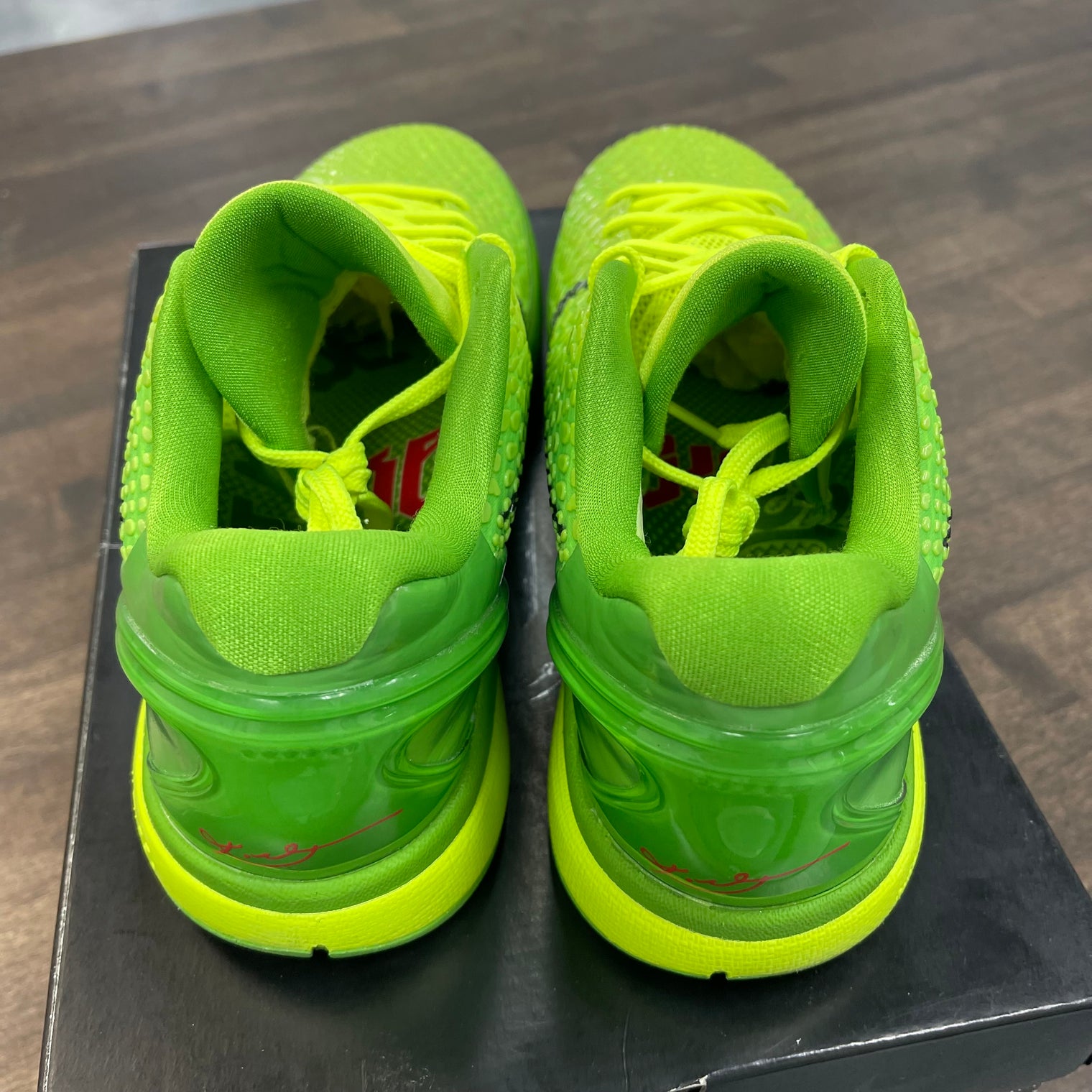 Grinch Kobe Protro 6 (USED)