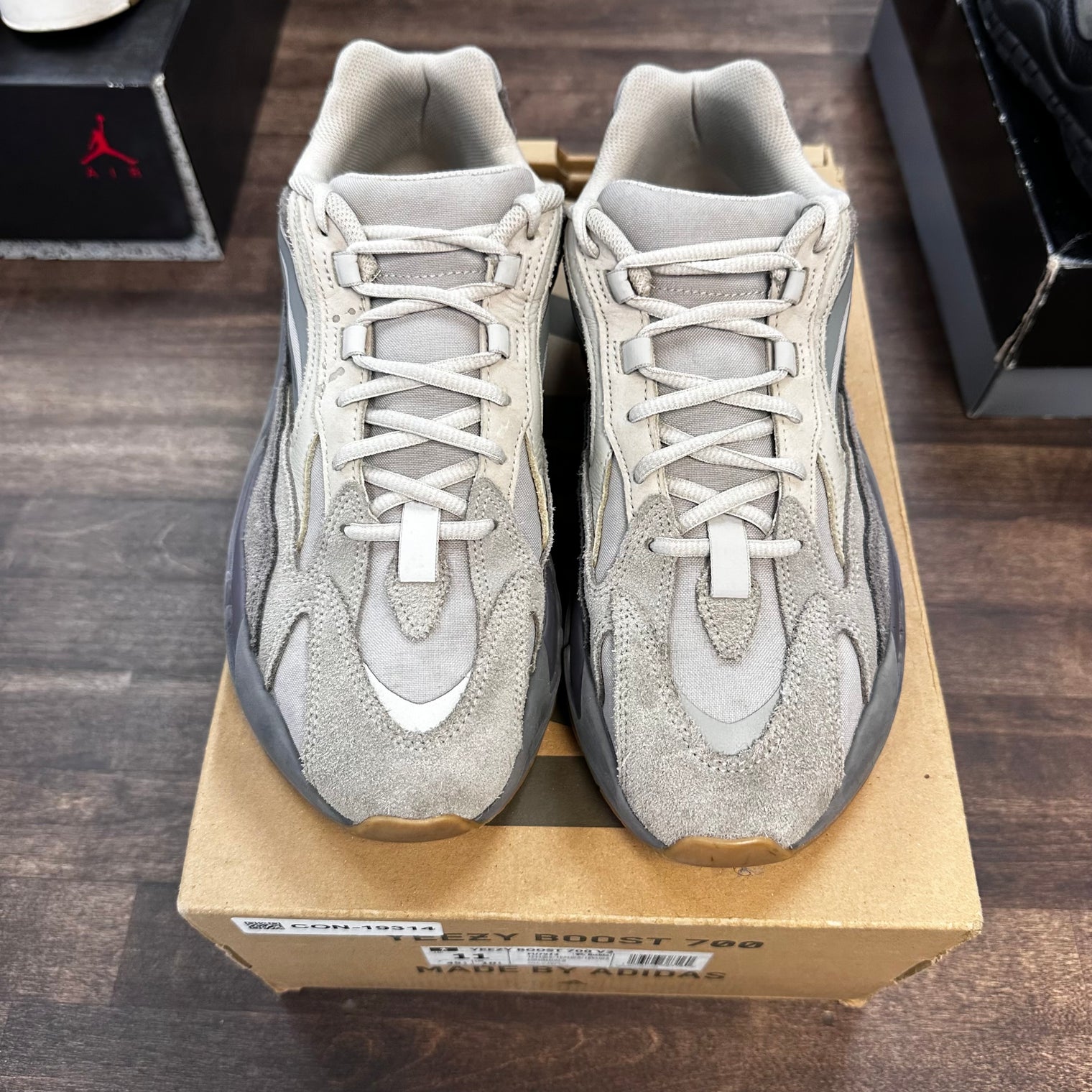 Tephra Yeezy 700 (USED)