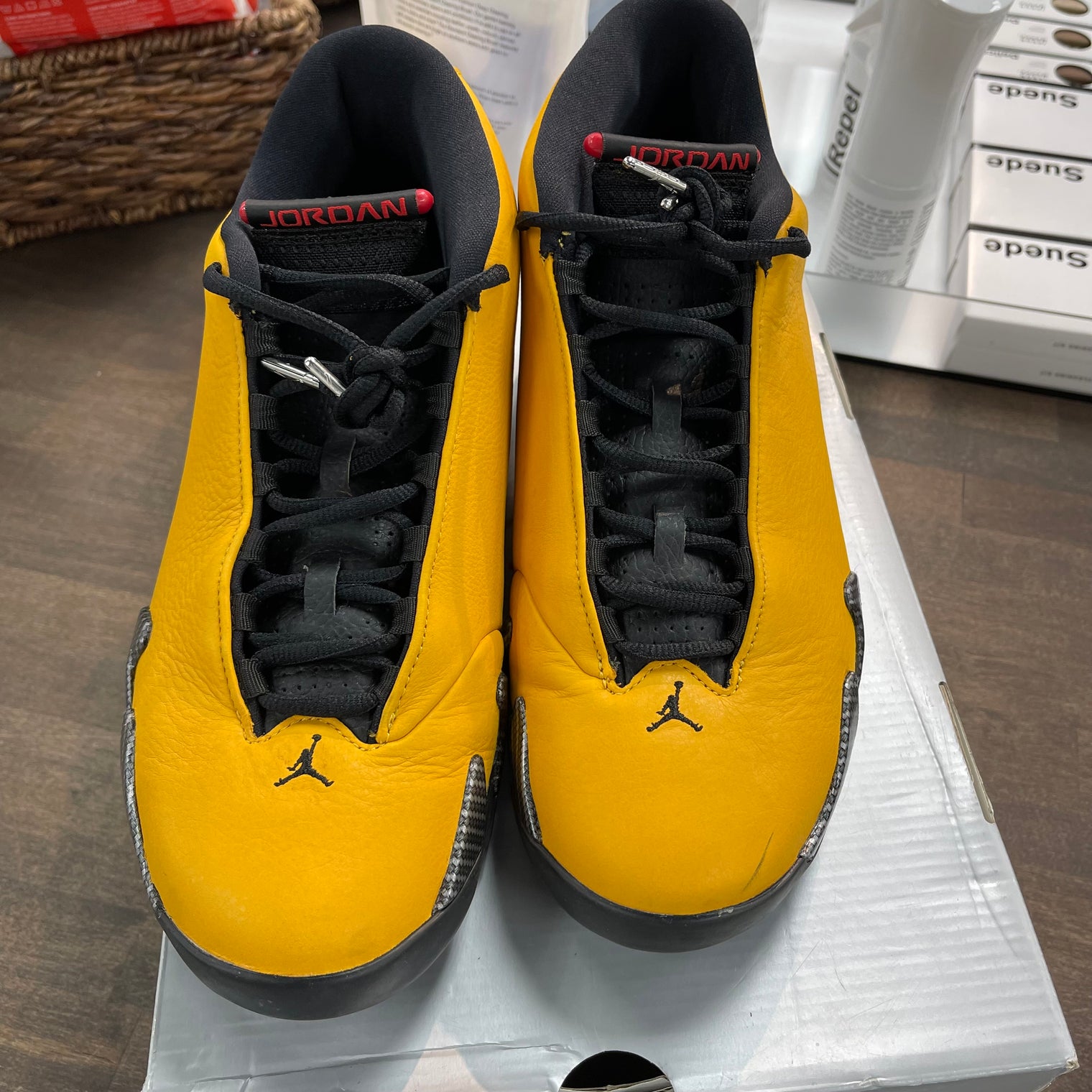 University Gold Jordan 14 (USED)