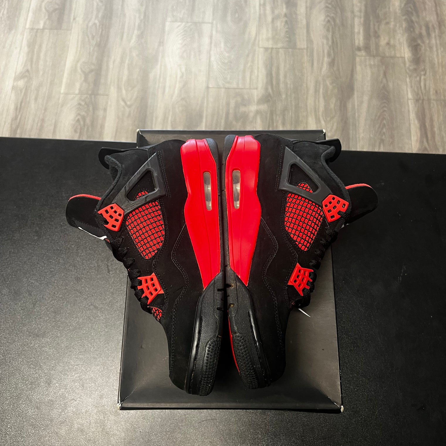 Jordan 4 Retro Red Thunder (USED)