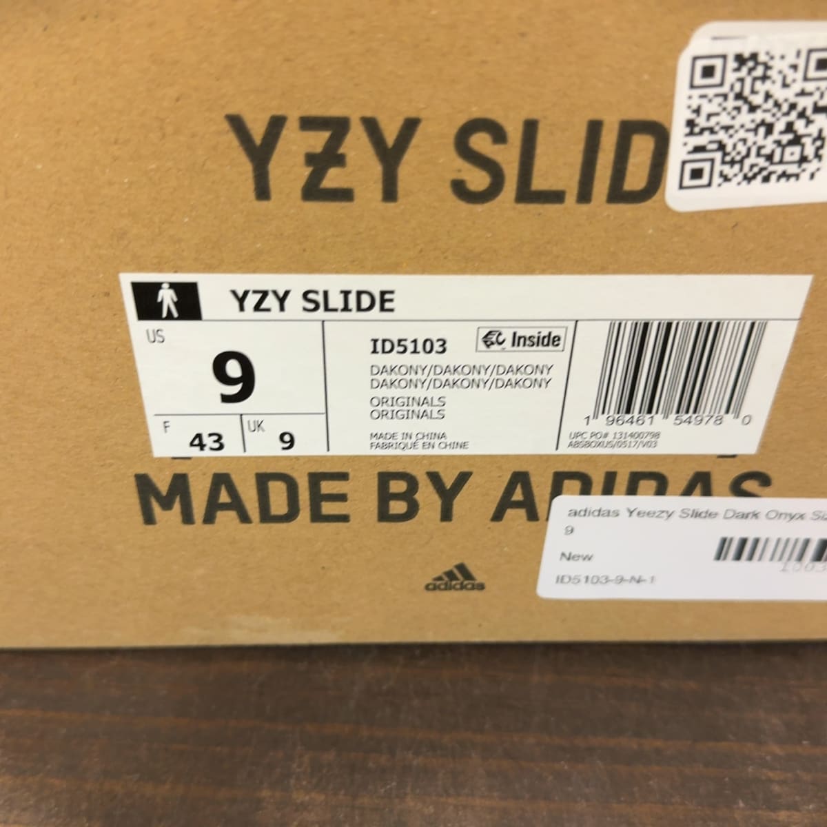 adidas Yeezy Slide Dark Onyx Size 9 - aux