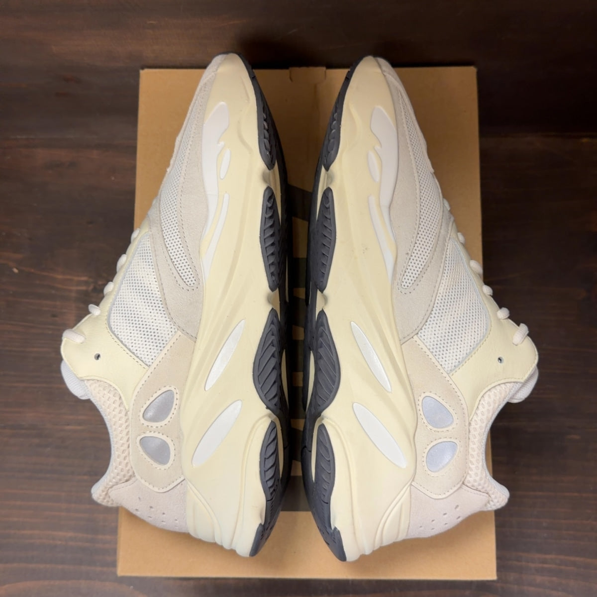 adidas Yeezy Boost 700 Analog - Image 5