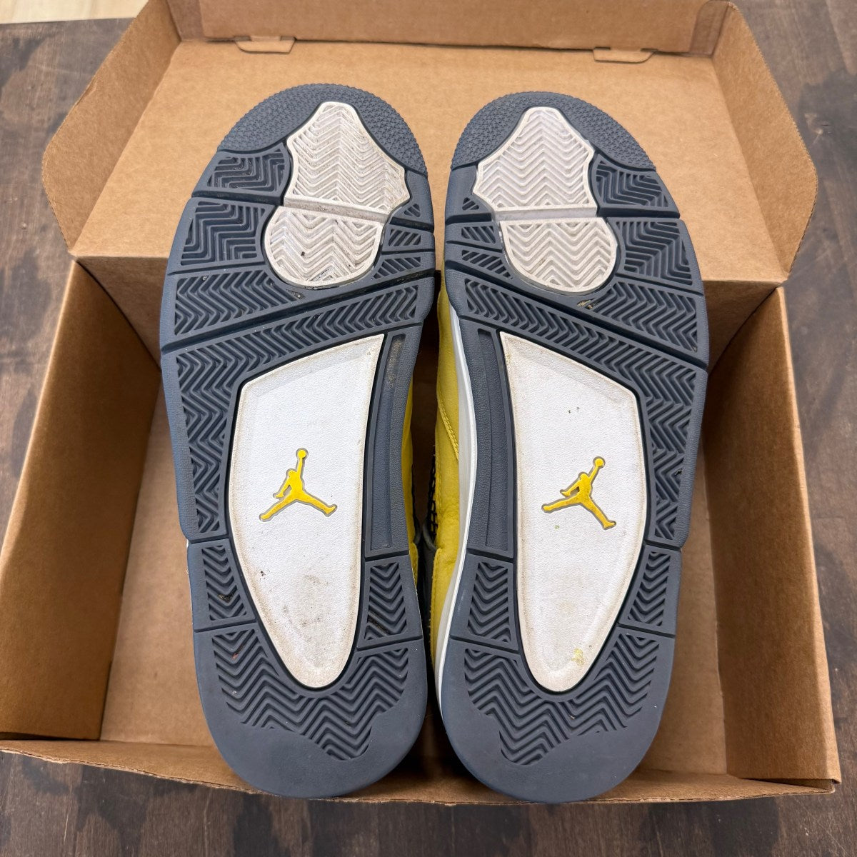 Jordan 4 Retro Lightning (2021) Size 11 (Pre-Owned) - Image 5