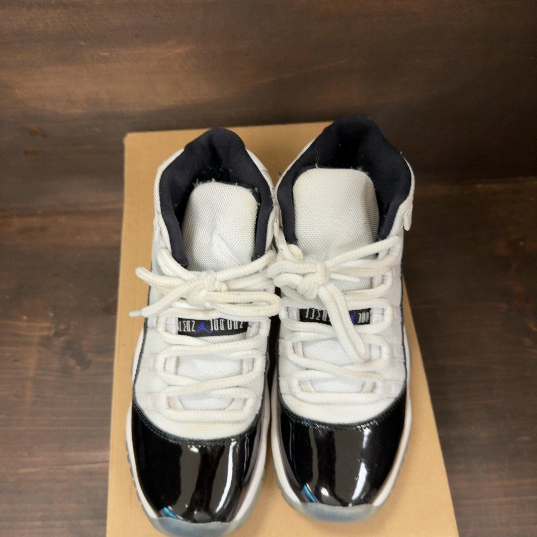 Jordan 11 Retro Concord (2018) (GS) Size 5Y (Pre-Owned) - Image 3