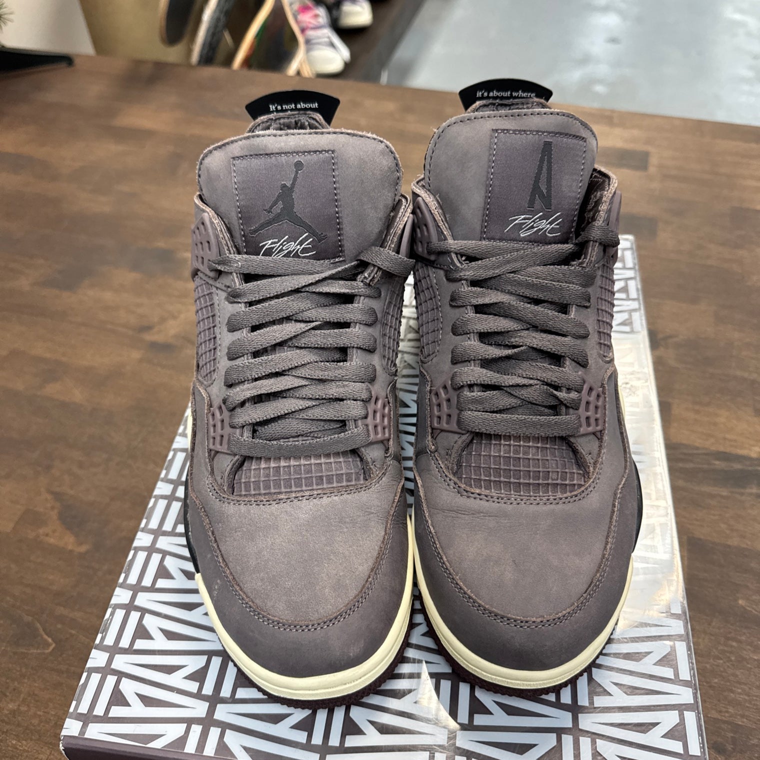 A Ma Maniere Violet Ore Jordan 4 (USED)