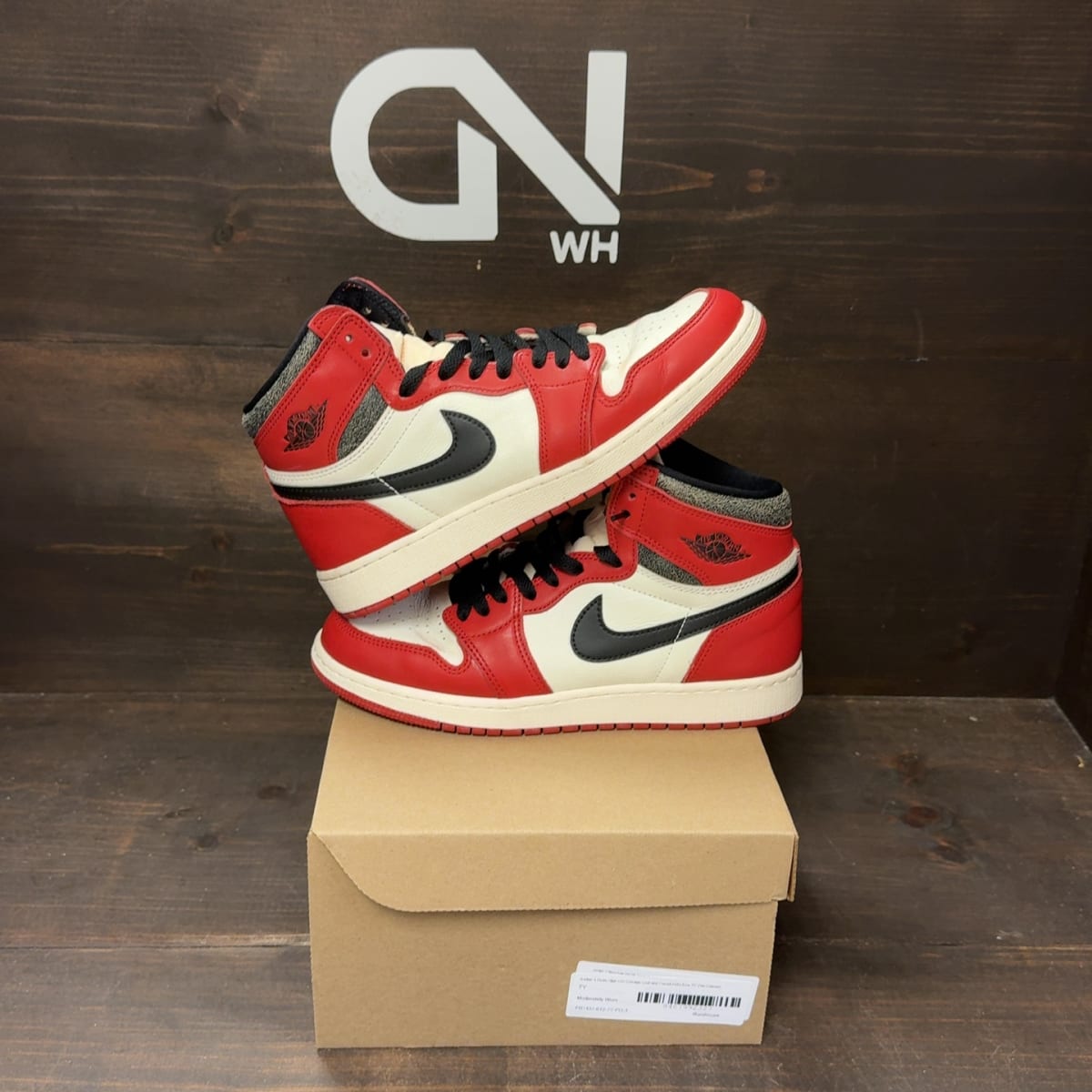 Jordan 1 Retro High OG Chicago Lost and Found (GS) Size 7Y (Pre-Owned) - front