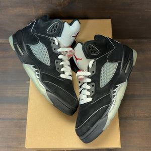 Jordan 5 Retro OG Black Metallic Reimagined (GS) Size 5Y (Pre-Owned) - Image 2
