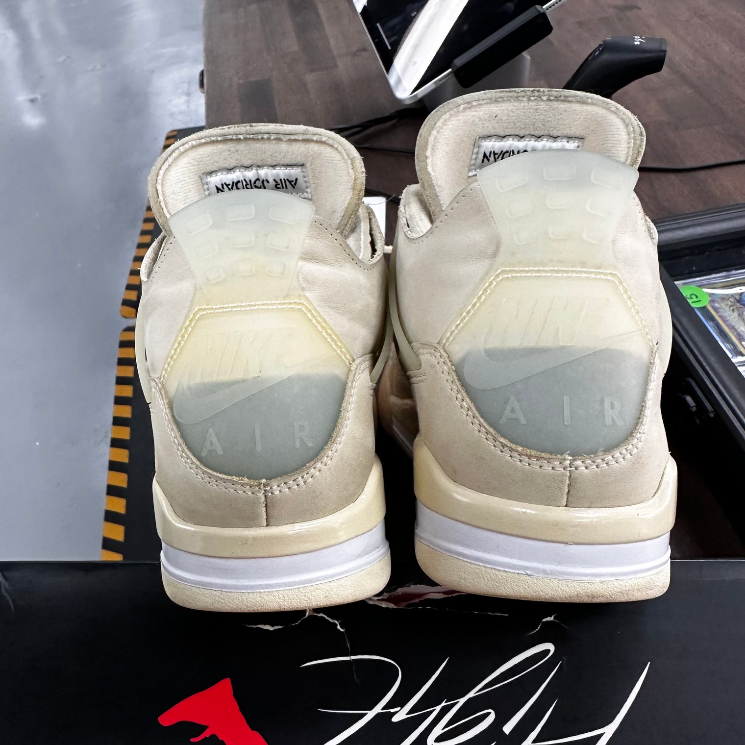(W) Off-White Sail Jordan 4 (USED)
