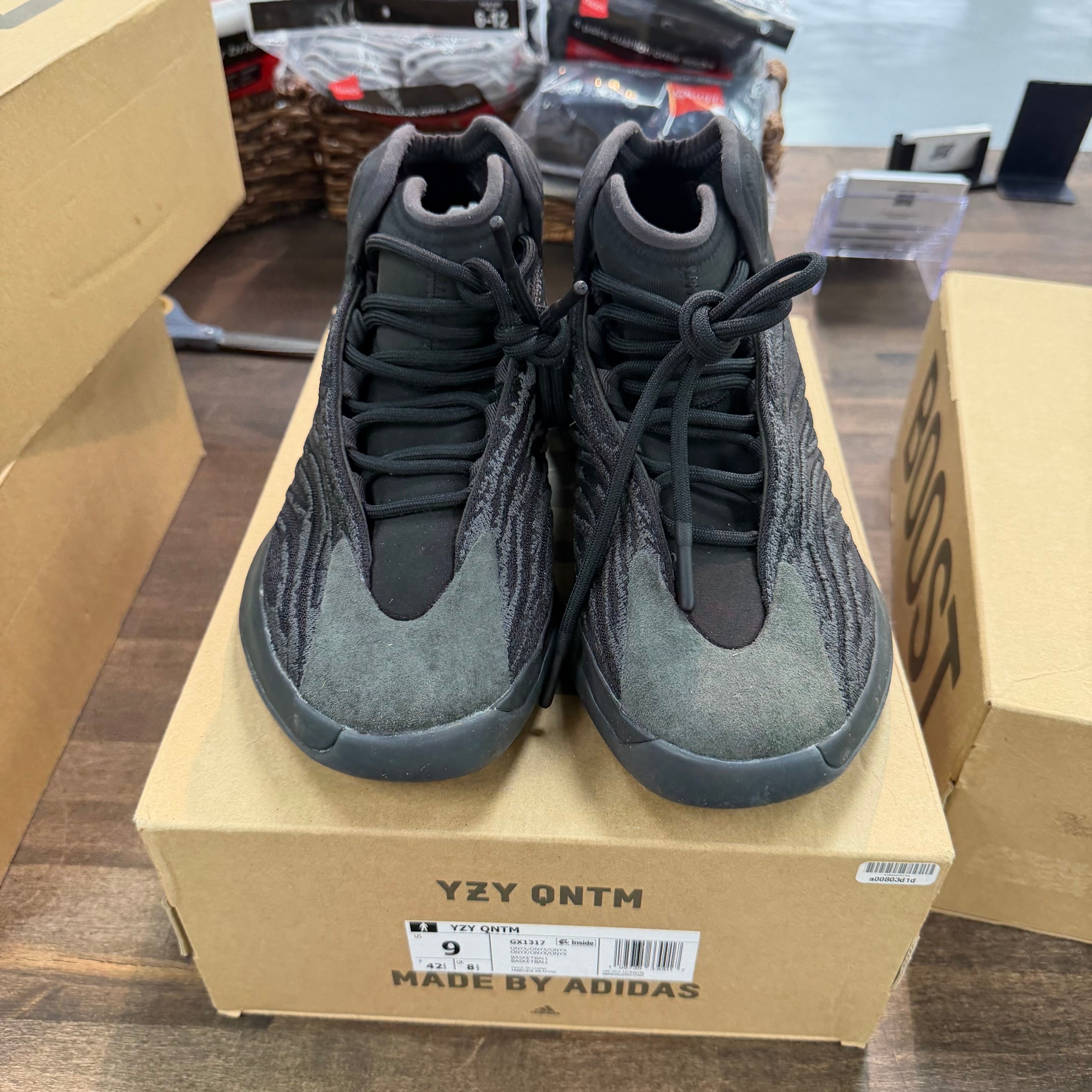 adidas Yeezy QNTM Onyx Size 9 (Pre-Owned)