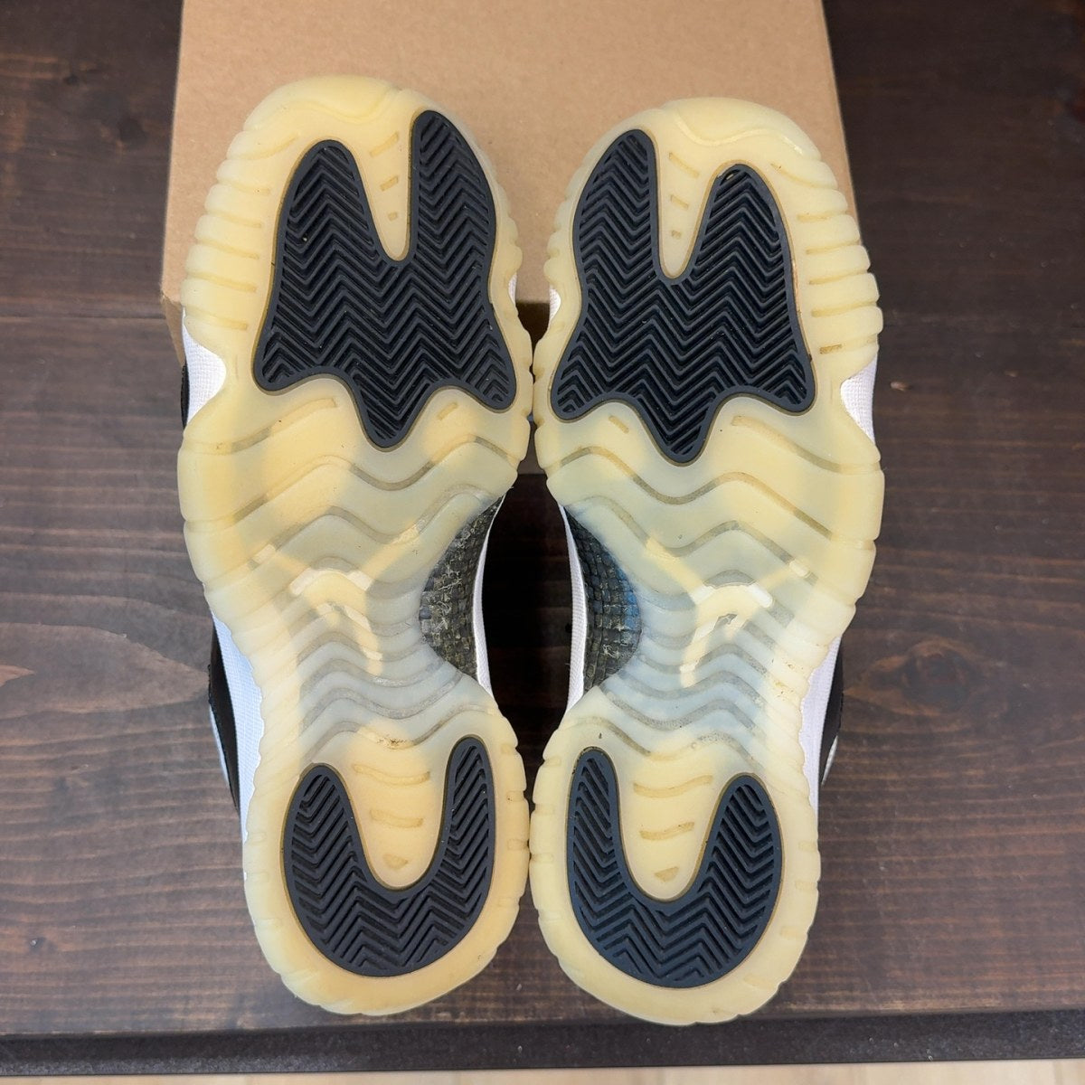 Jordan 11 Retro DMP Gratitude (2023) (GS) Size 6Y (Pre-Owned) - Image 8