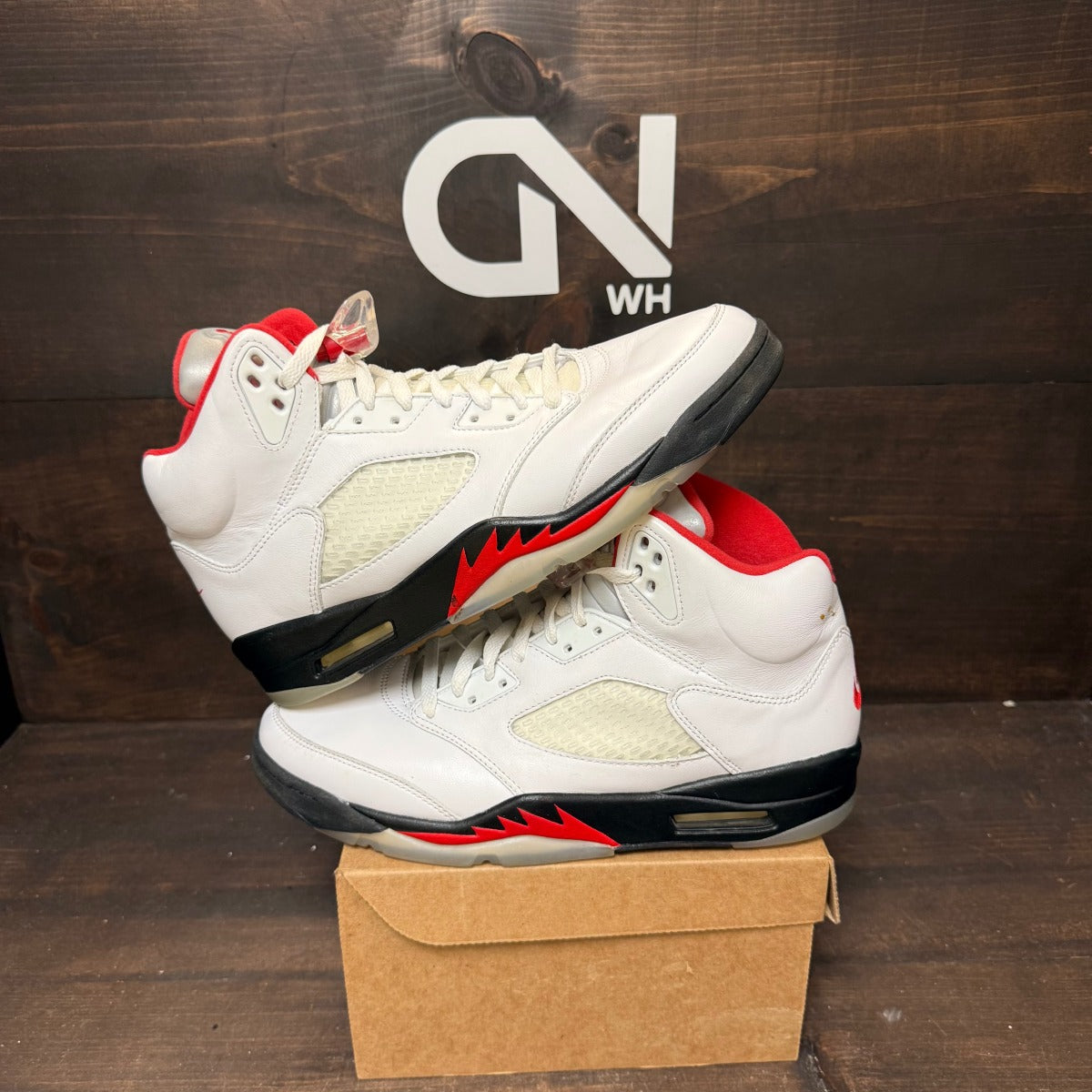 Jordan 5 Retro Fire Red Silver Tongue (2020) Size 10 (Pre-Owned) - Image 1