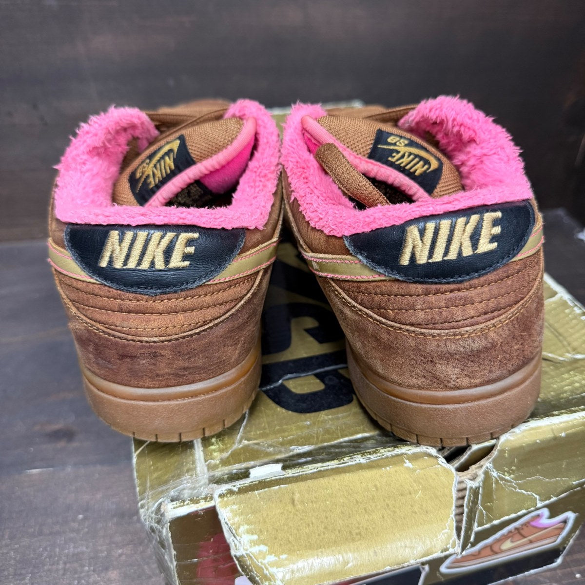 Nike SB Dunk Low Gibson Guitar Case Size 10 (Pre-Owned) - Image 5