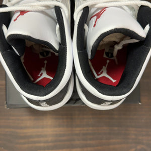 Jordan Max Aura 2 White Black Gym Red Size 9 (Pre-Owned) - Image 6