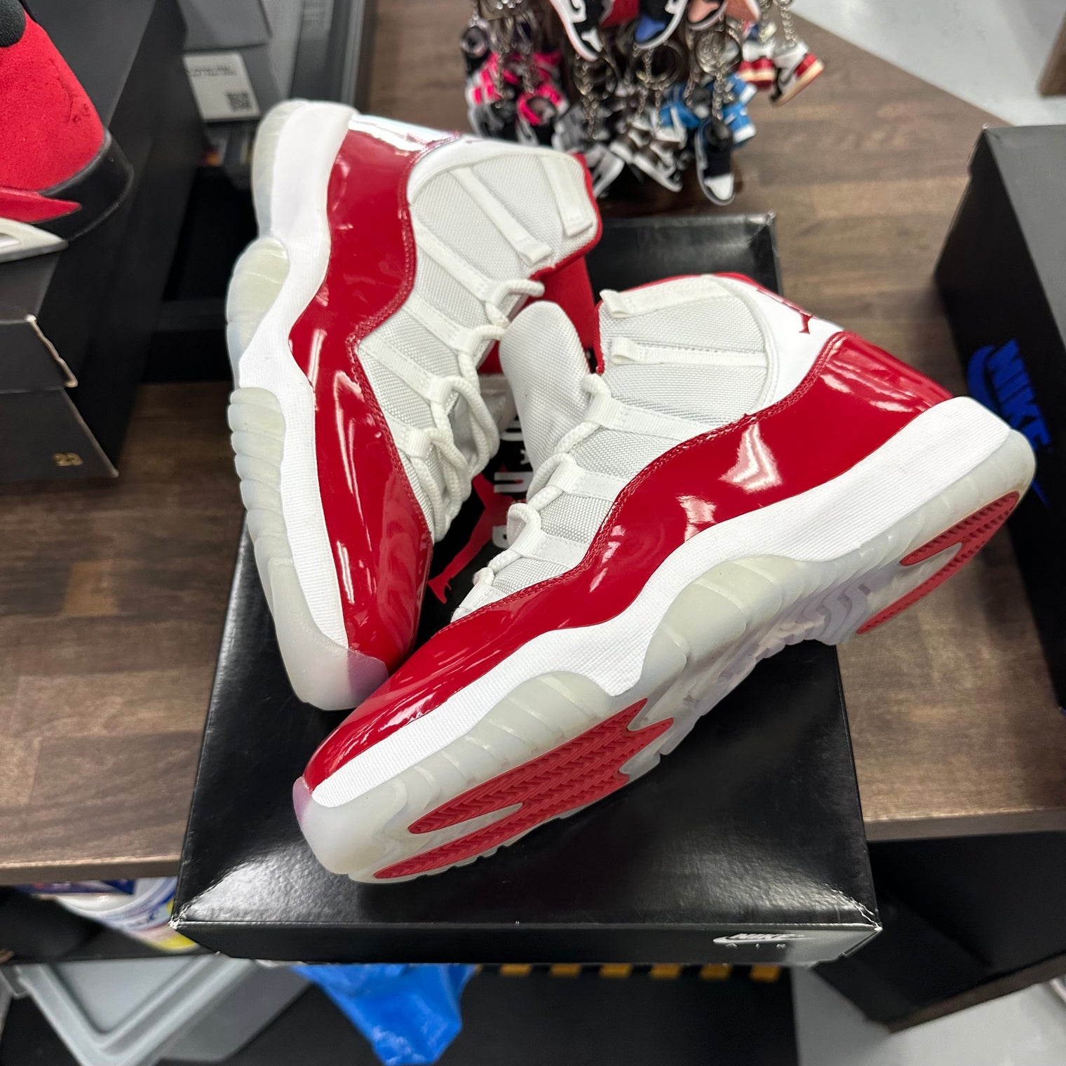 Cherry Jordan 11  (USED)