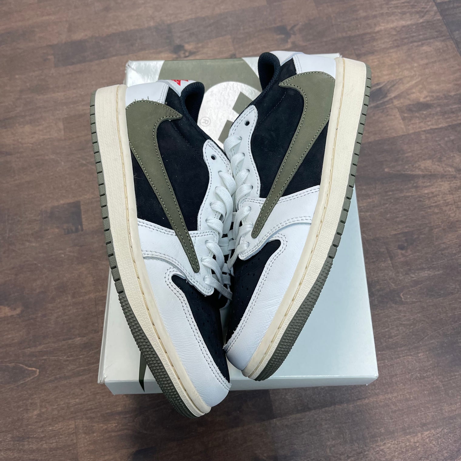 Travis Scott Olive Jordan 1 Low (W) (USED)