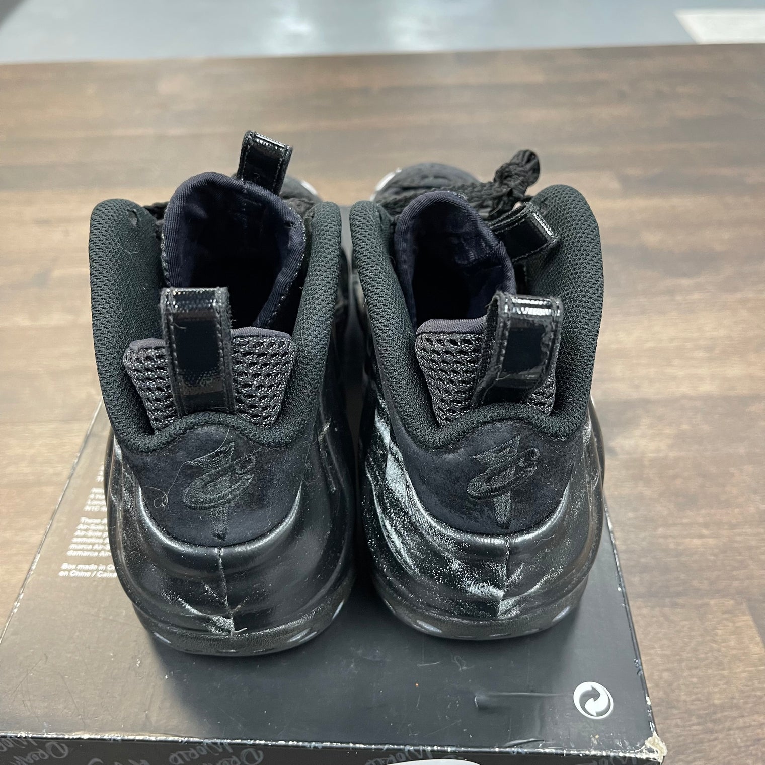 Dream a World Nike Air Foamposite (USED)