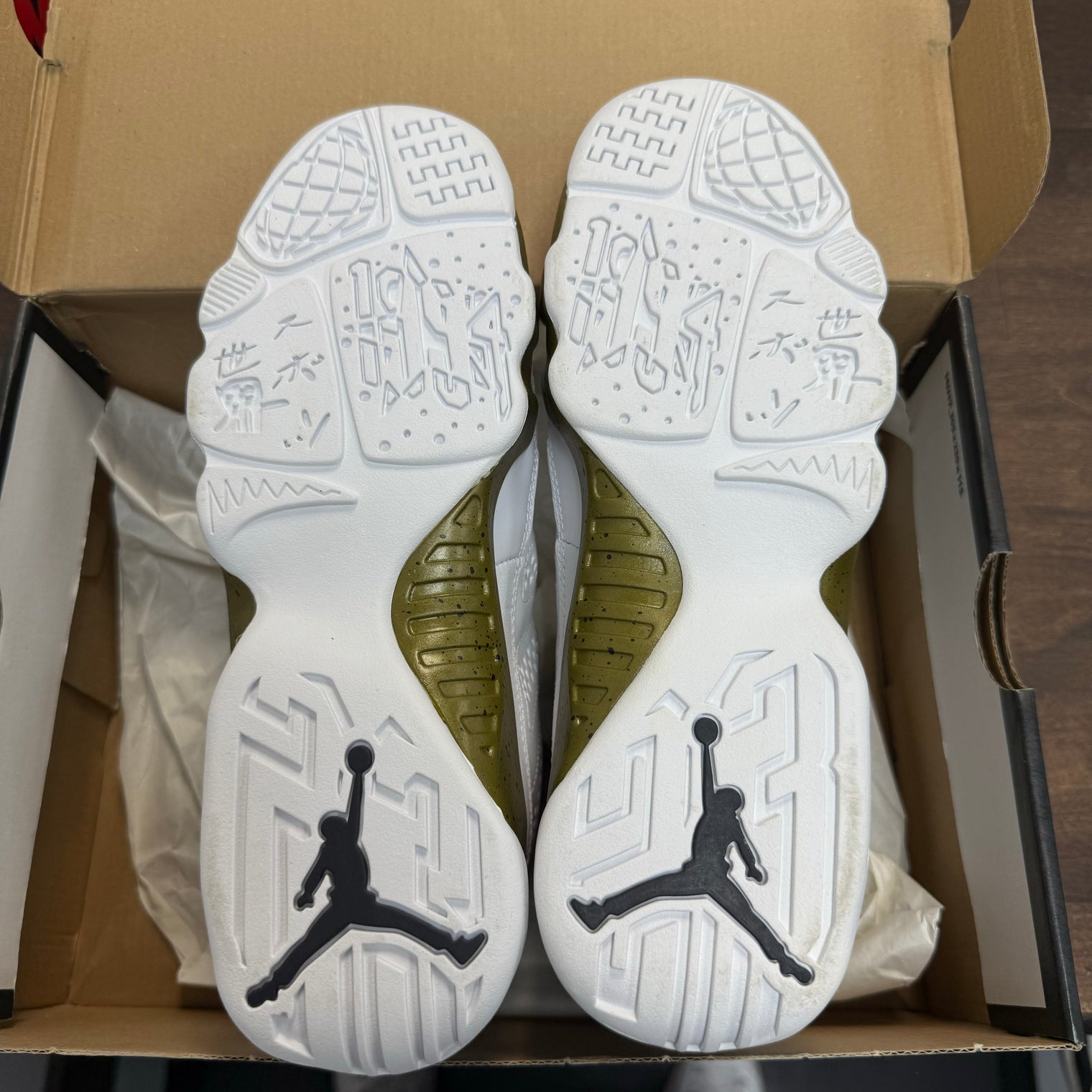 (GS) Statue Jordan 9 (USED)